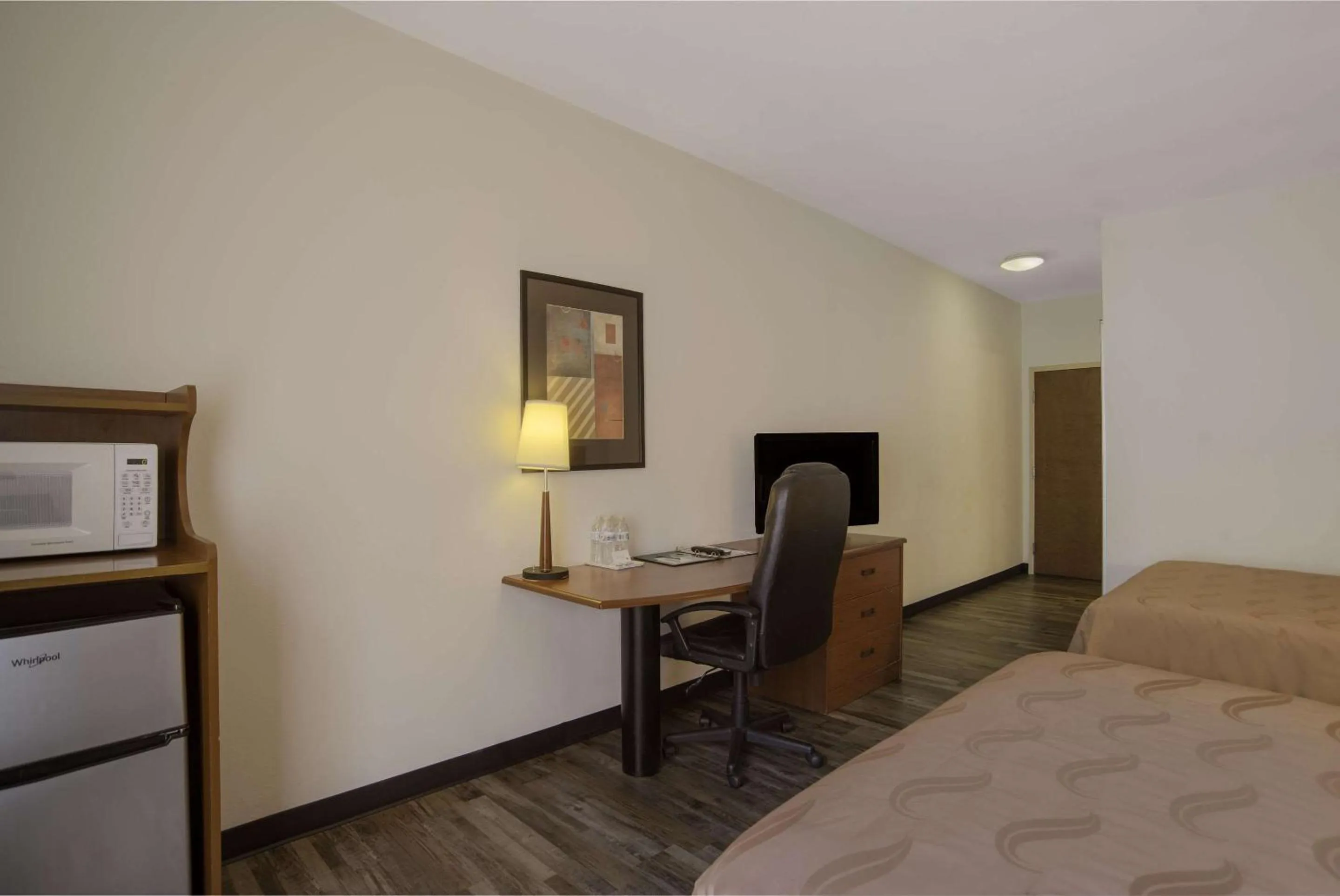 Bedroom, Bed in Quality Inn & Suites Chambersburg Northeast