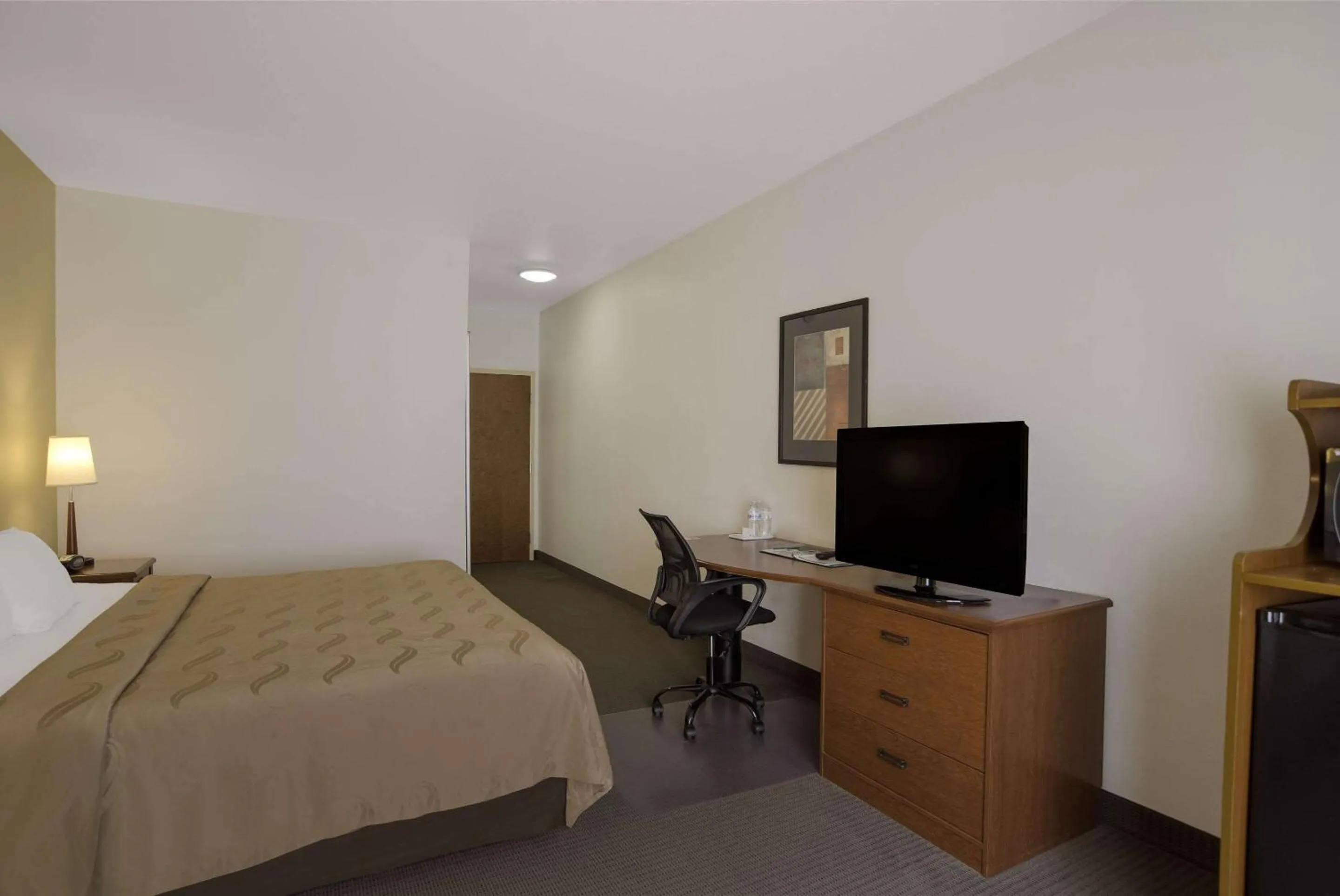 Bedroom, Bed in Quality Inn & Suites Chambersburg Northeast