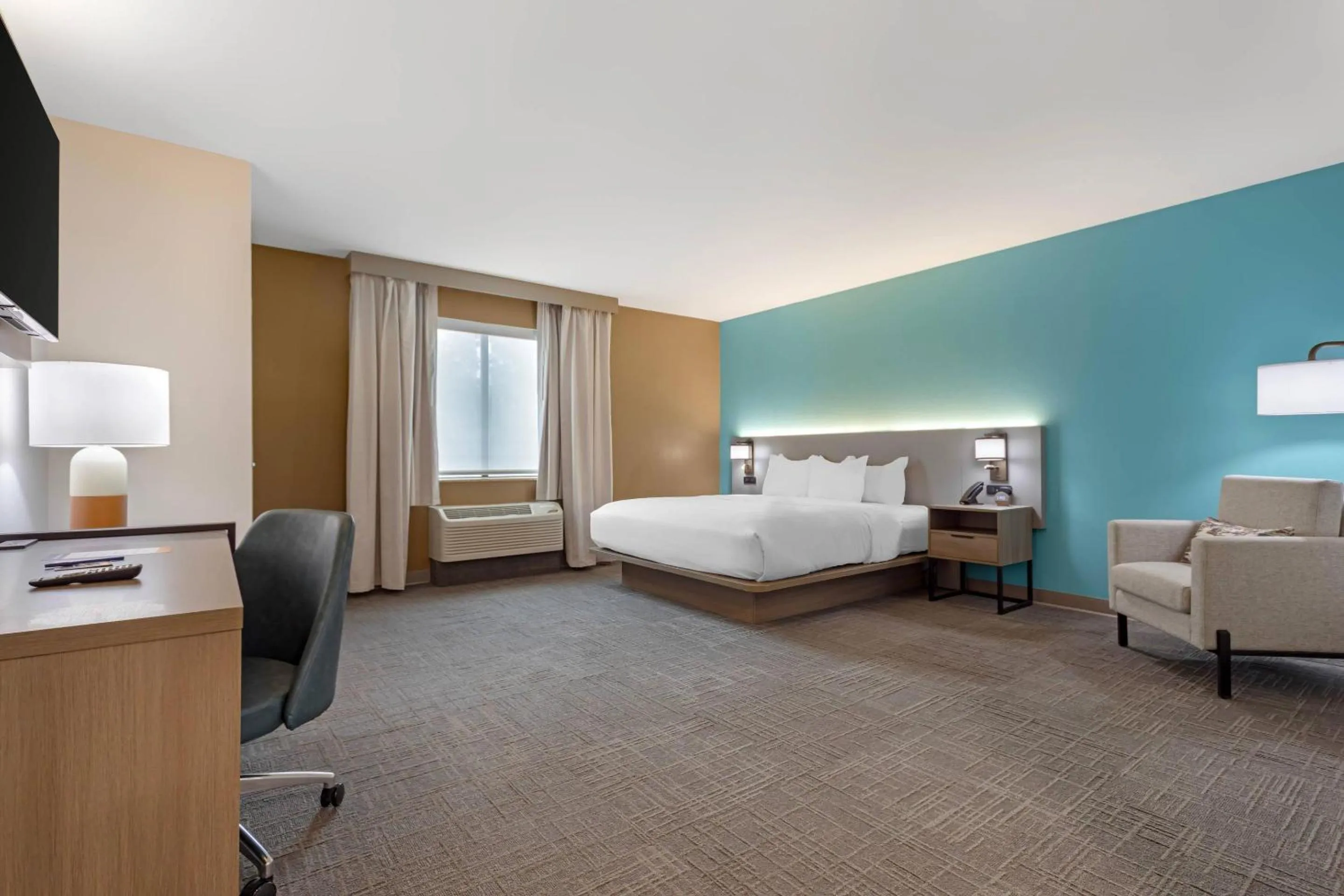 Bedroom, Bed in Comfort Suites Lewisburg