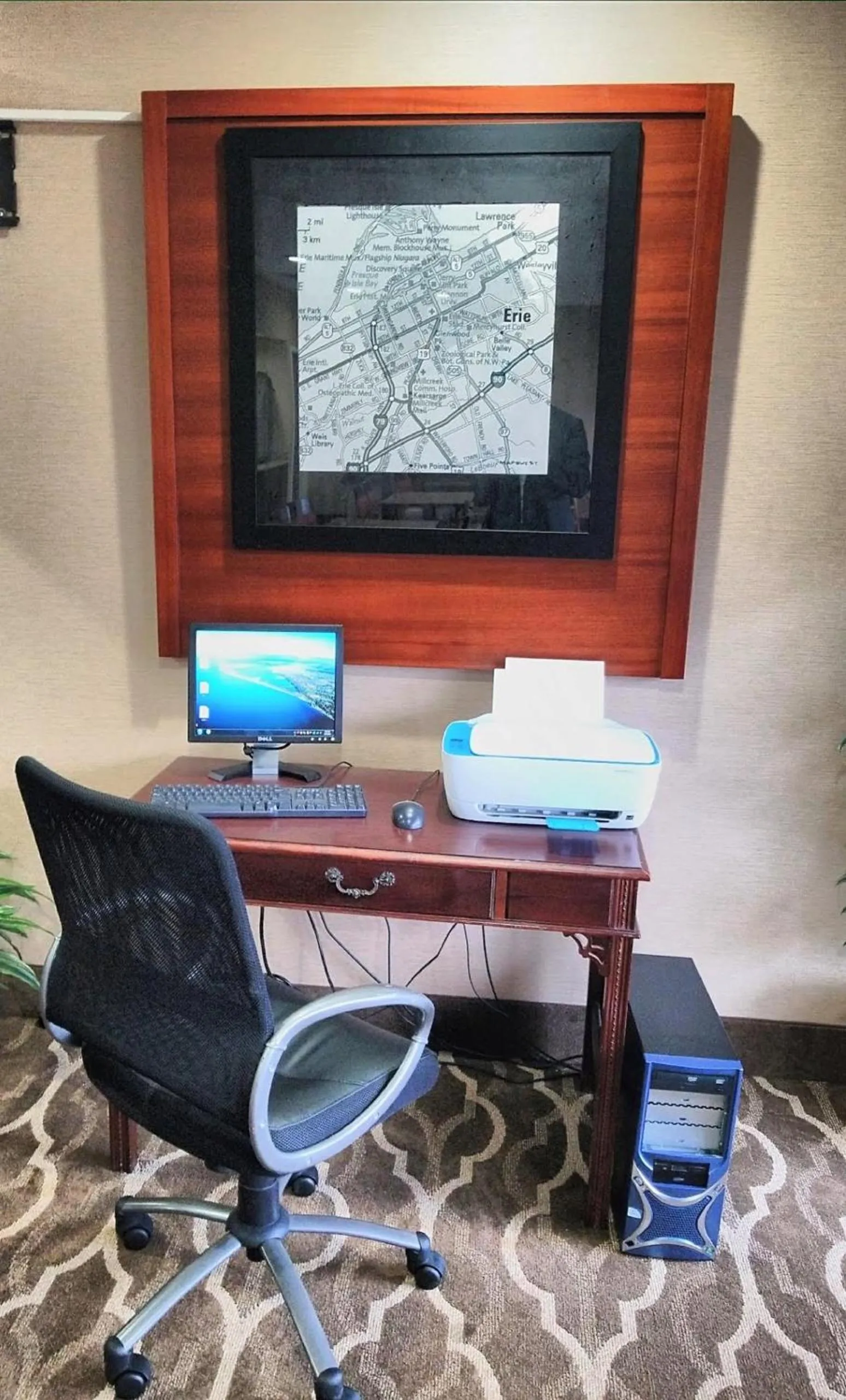 Communal lounge/ TV room in Comfort Inn, Erie - Near Presque Isle