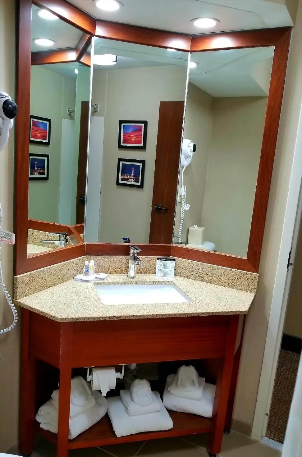 Bathroom in Comfort Inn, Erie - Near Presque Isle