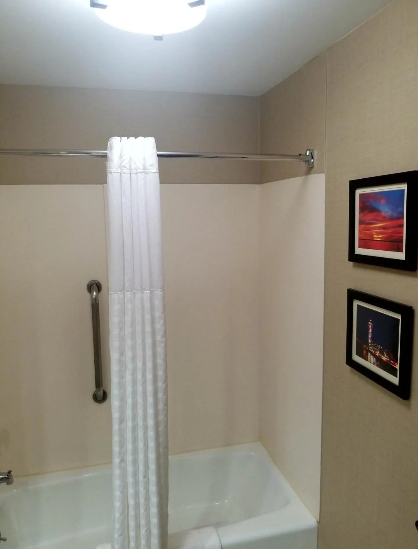 Bathroom in Comfort Inn, Erie - Near Presque Isle