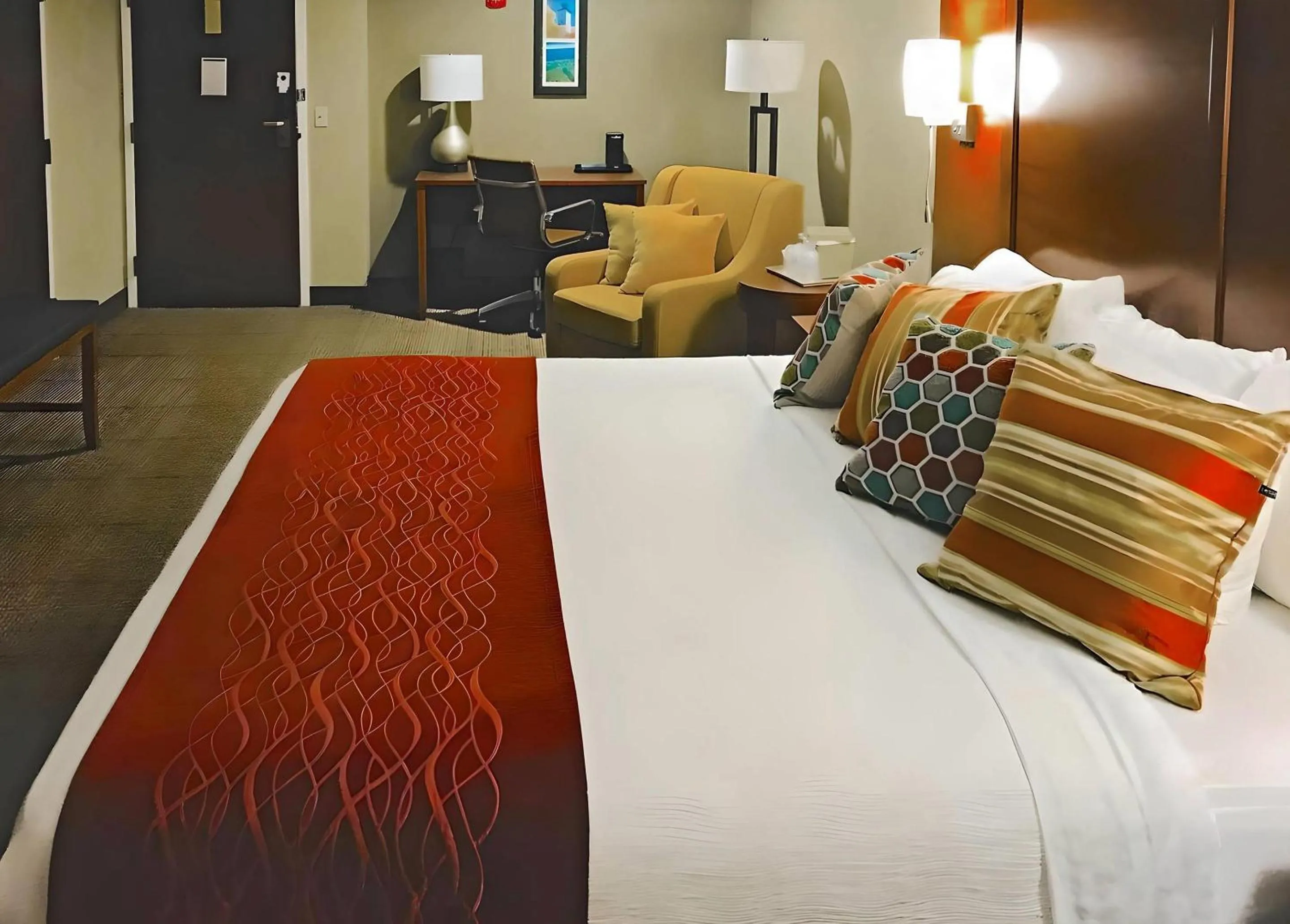 Bedroom, Bed in Comfort Inn, Erie - Near Presque Isle