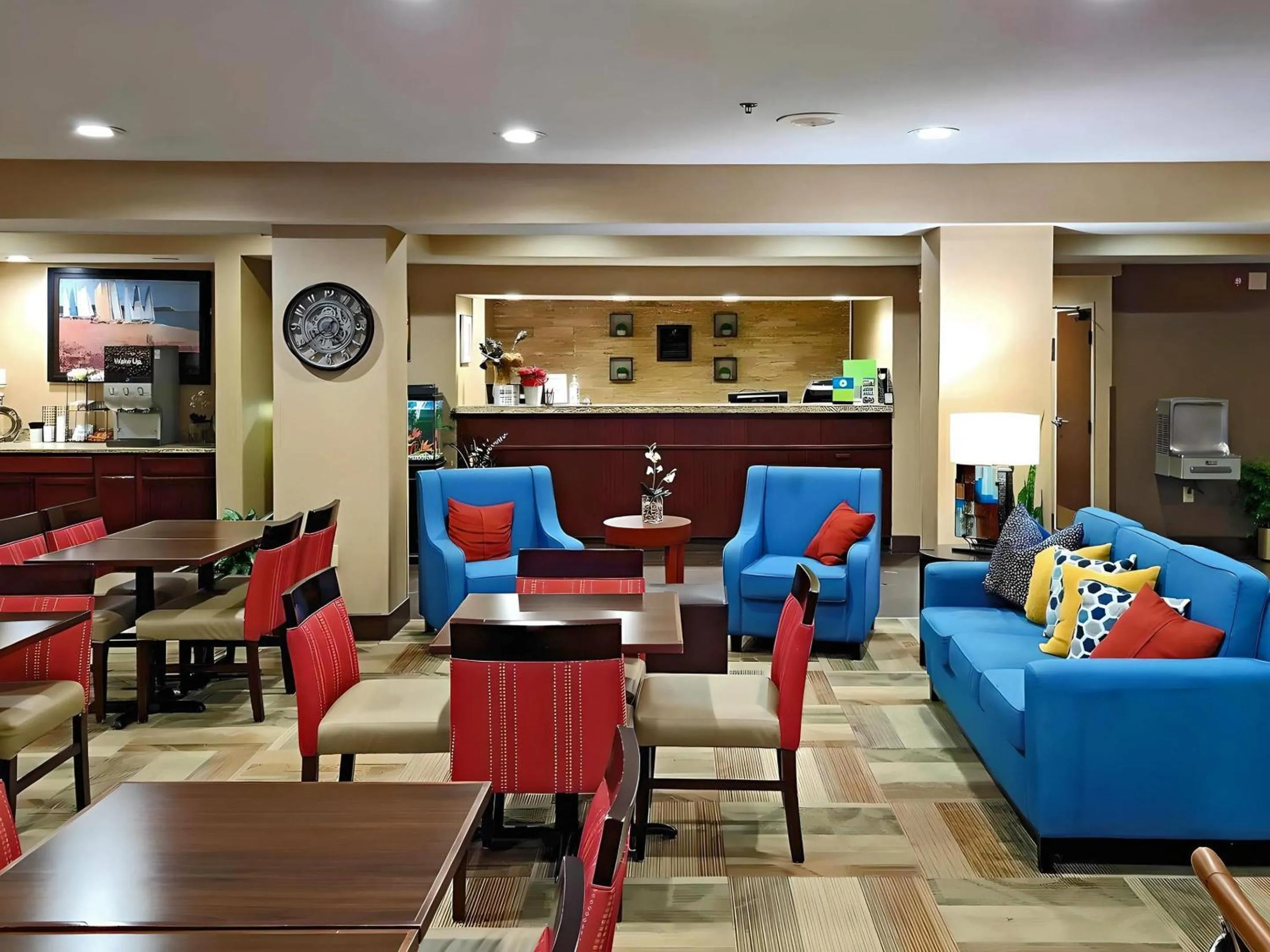 Lobby or reception in Comfort Inn, Erie - Near Presque Isle