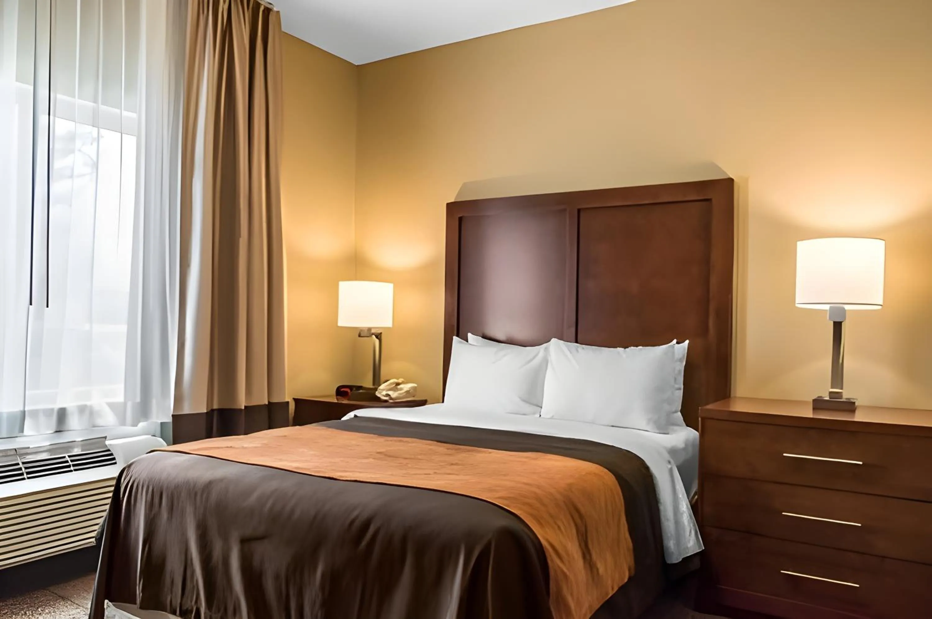 Bed in Comfort Inn Lancaster County