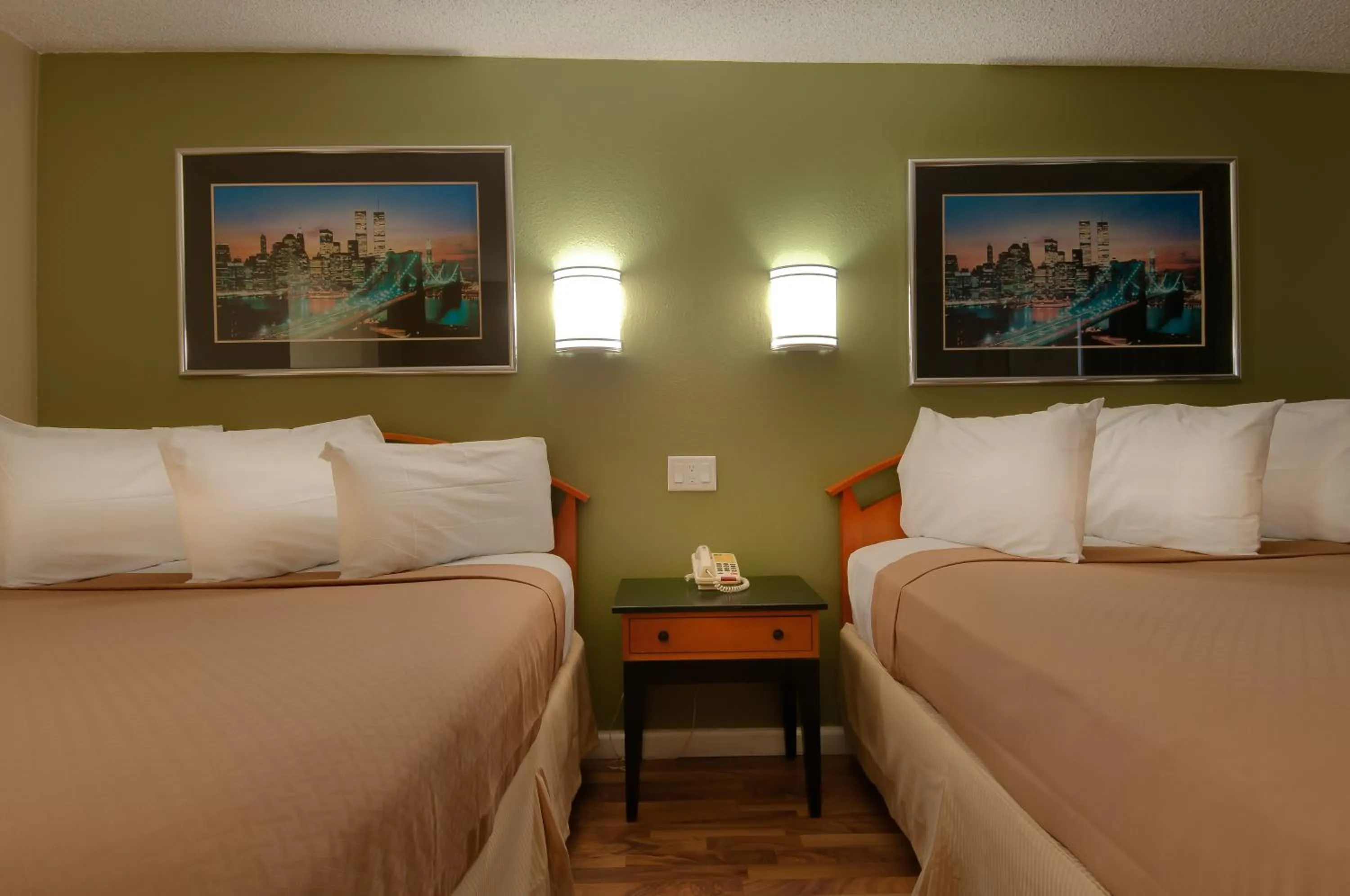 Deluxe Two Queen Kitchenette Smoking in Vagabond Inn Bakersfield North