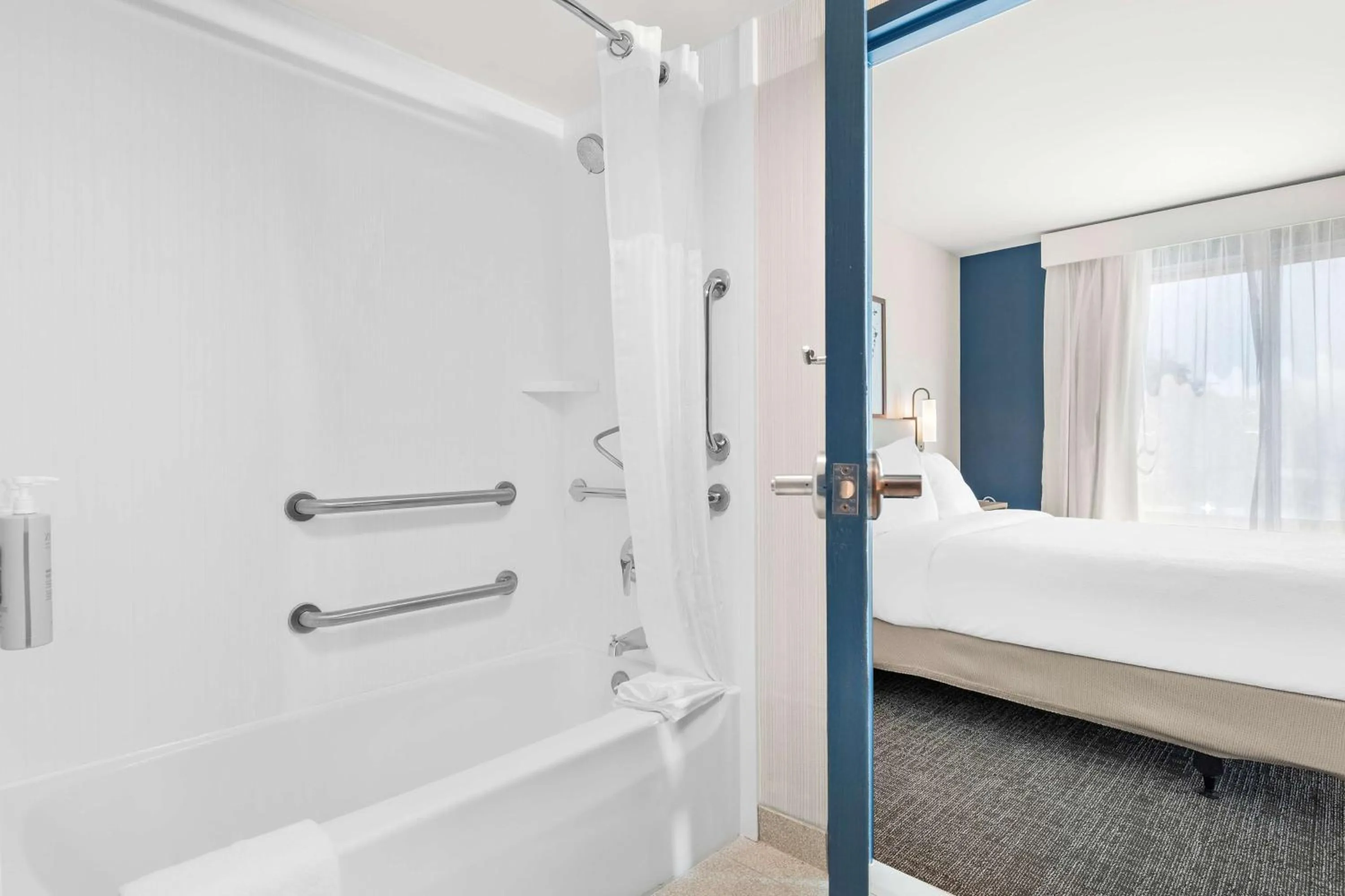 Bathroom, Bed in Spark By Hilton Exton