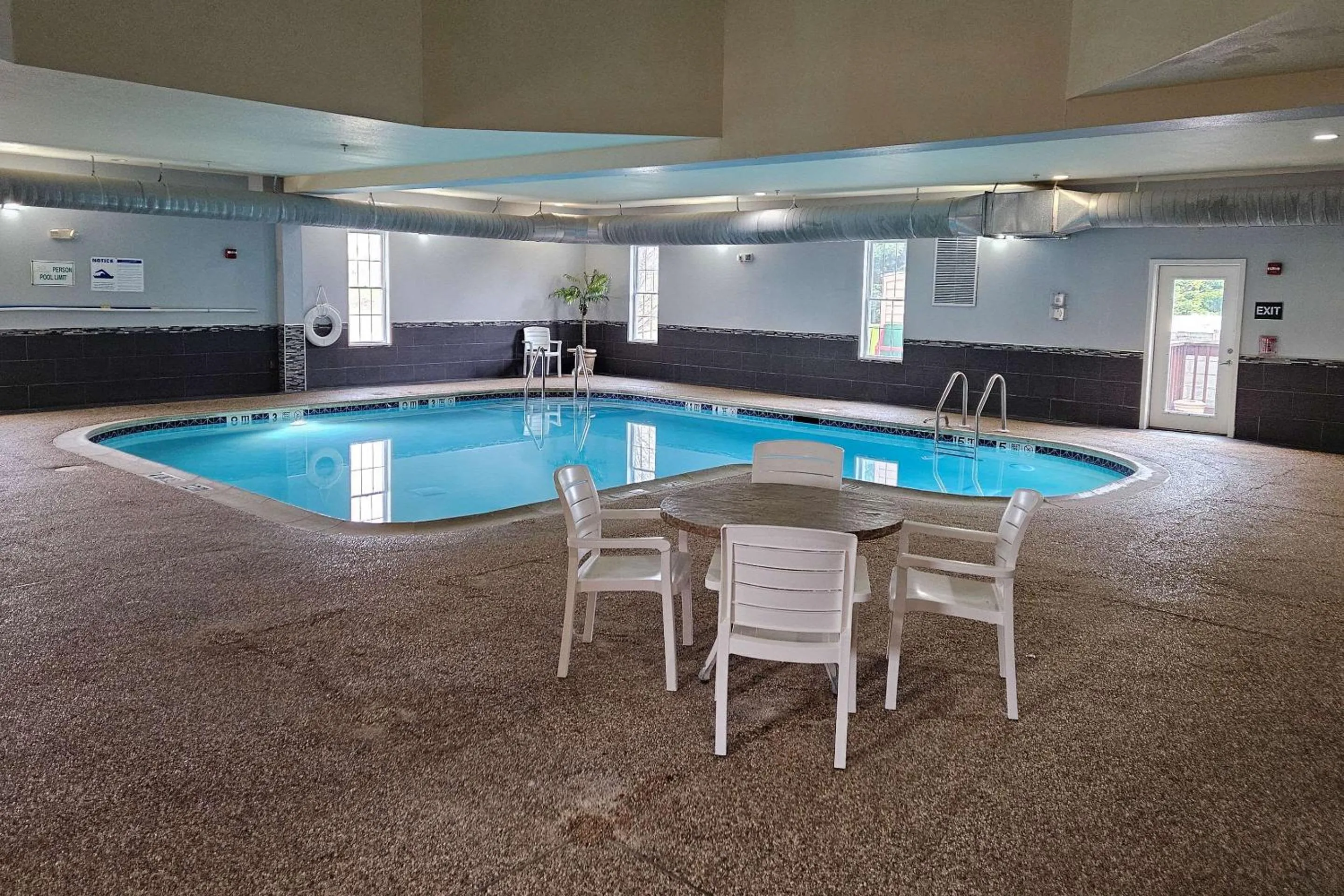 Swimming pool in MainStay Suites Grantville - Hershey North