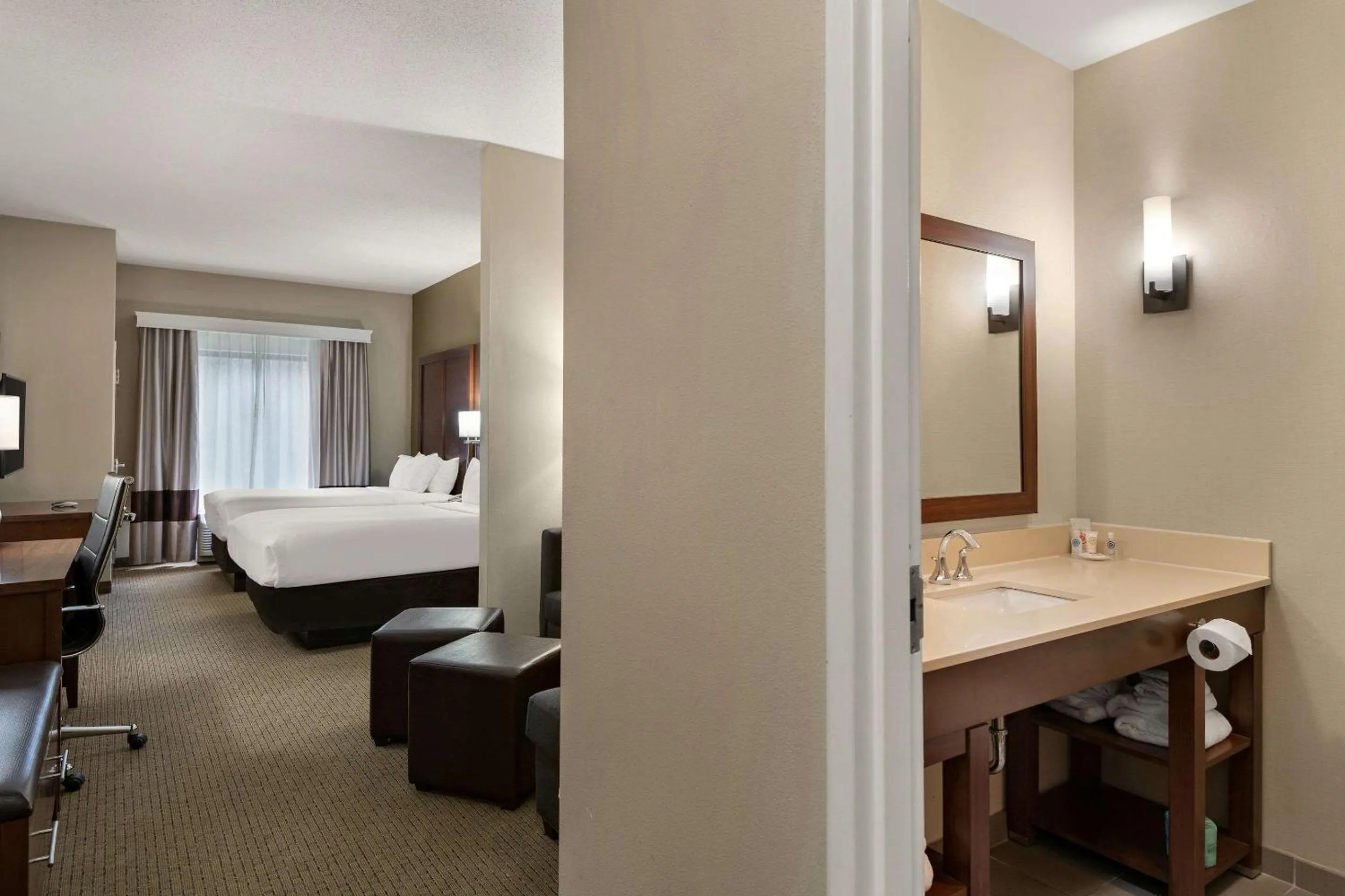 Bedroom, Bed in Comfort Suites Hummelstown - Hershey