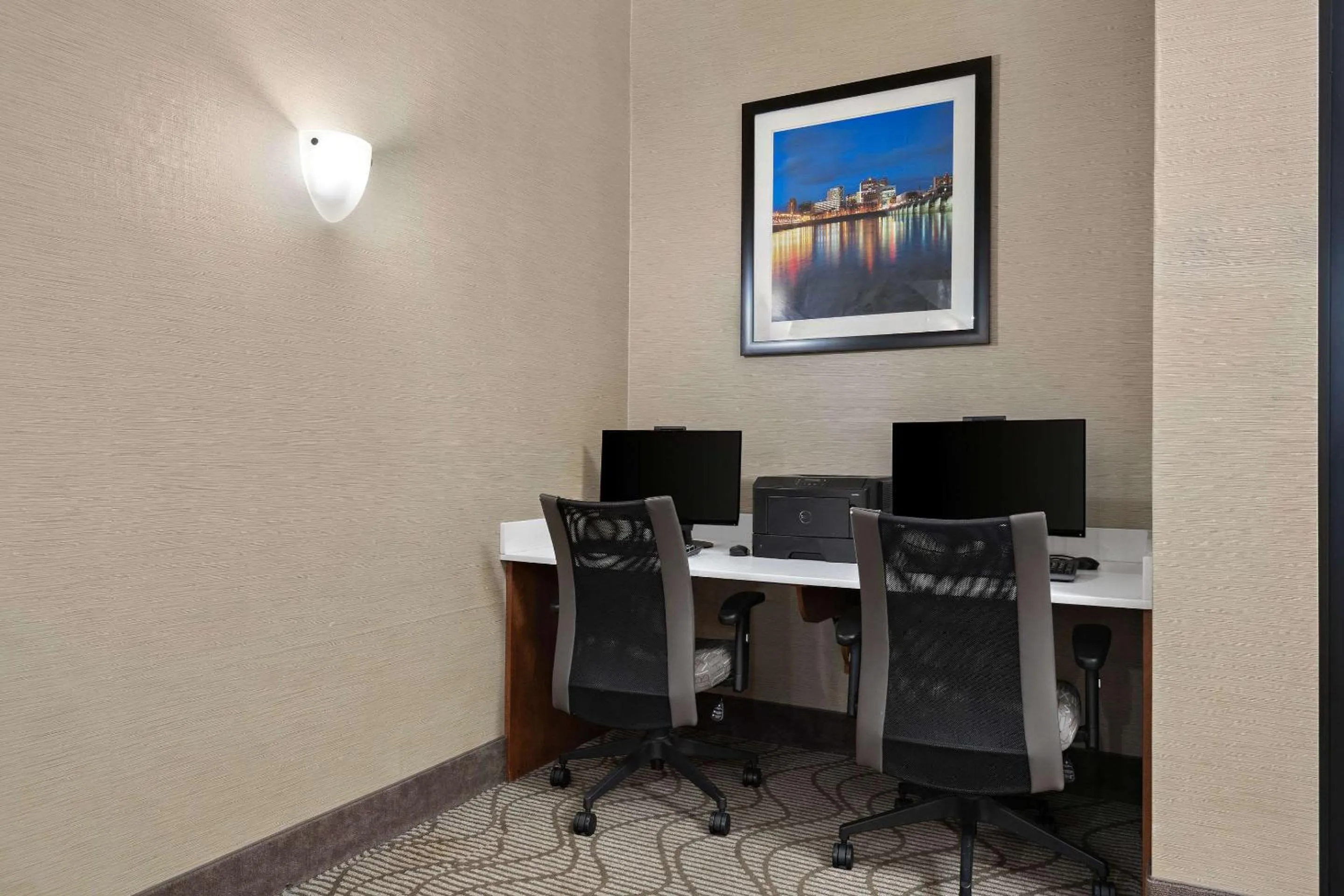 Business facilities in Comfort Suites Hummelstown - Hershey