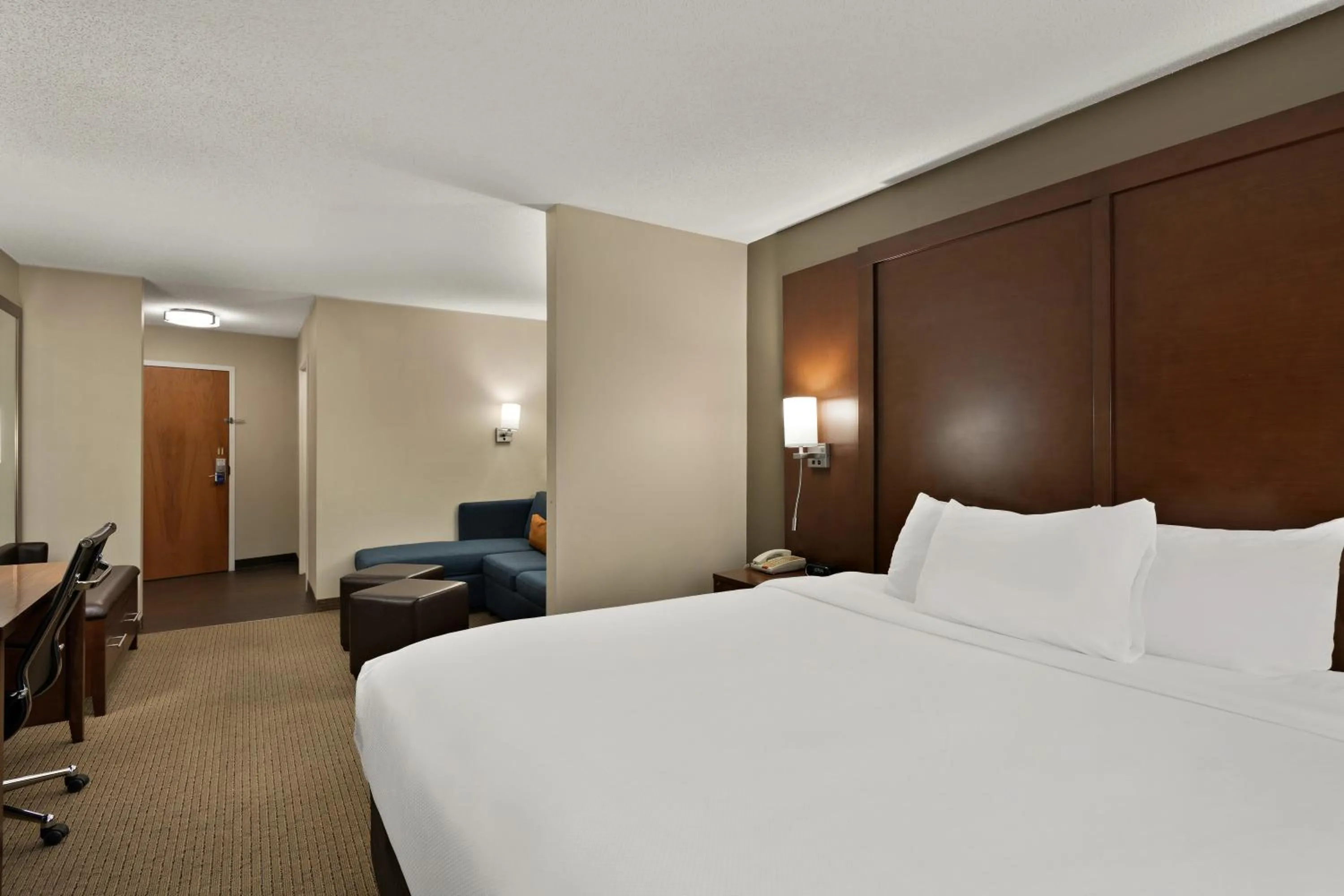 Bed in Comfort Suites Hummelstown - Hershey