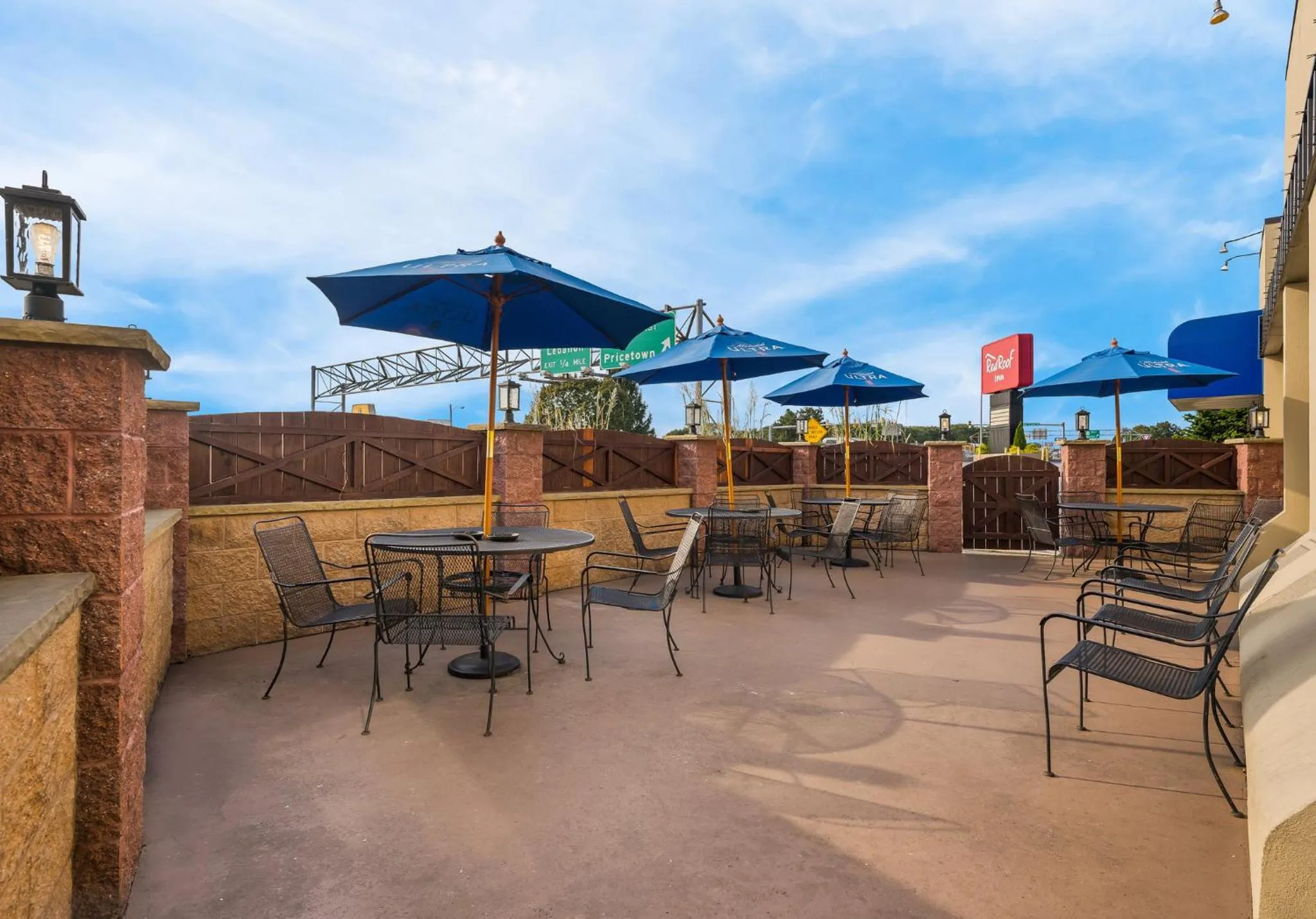 Restaurant/places to eat in Red Roof Inn Reading