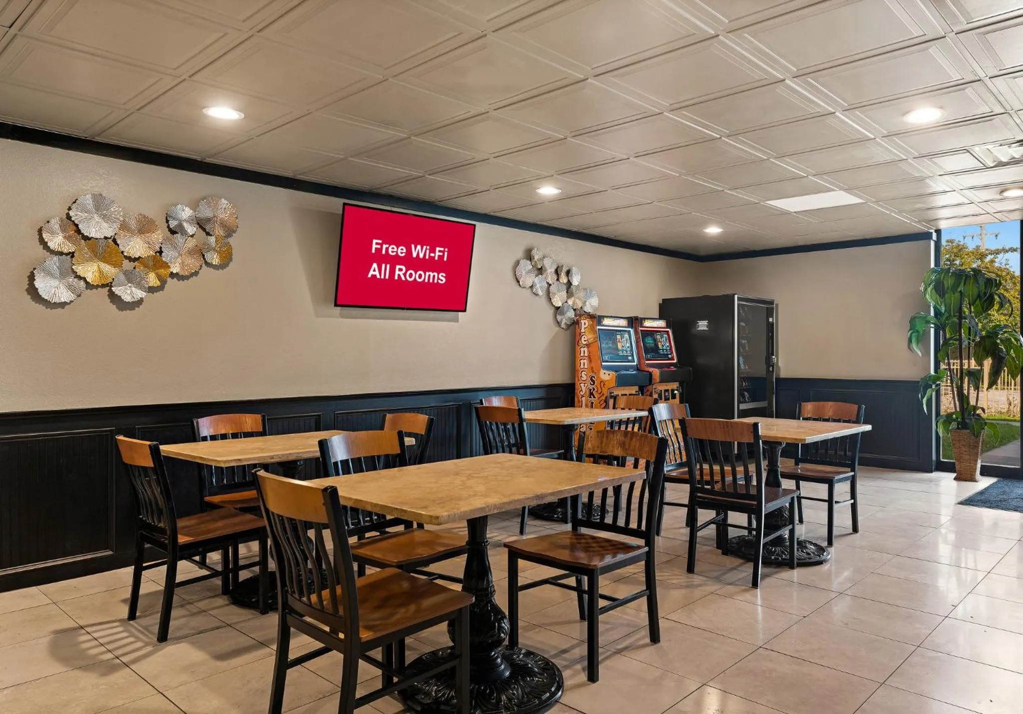 Breakfast in Red Roof Inn Reading