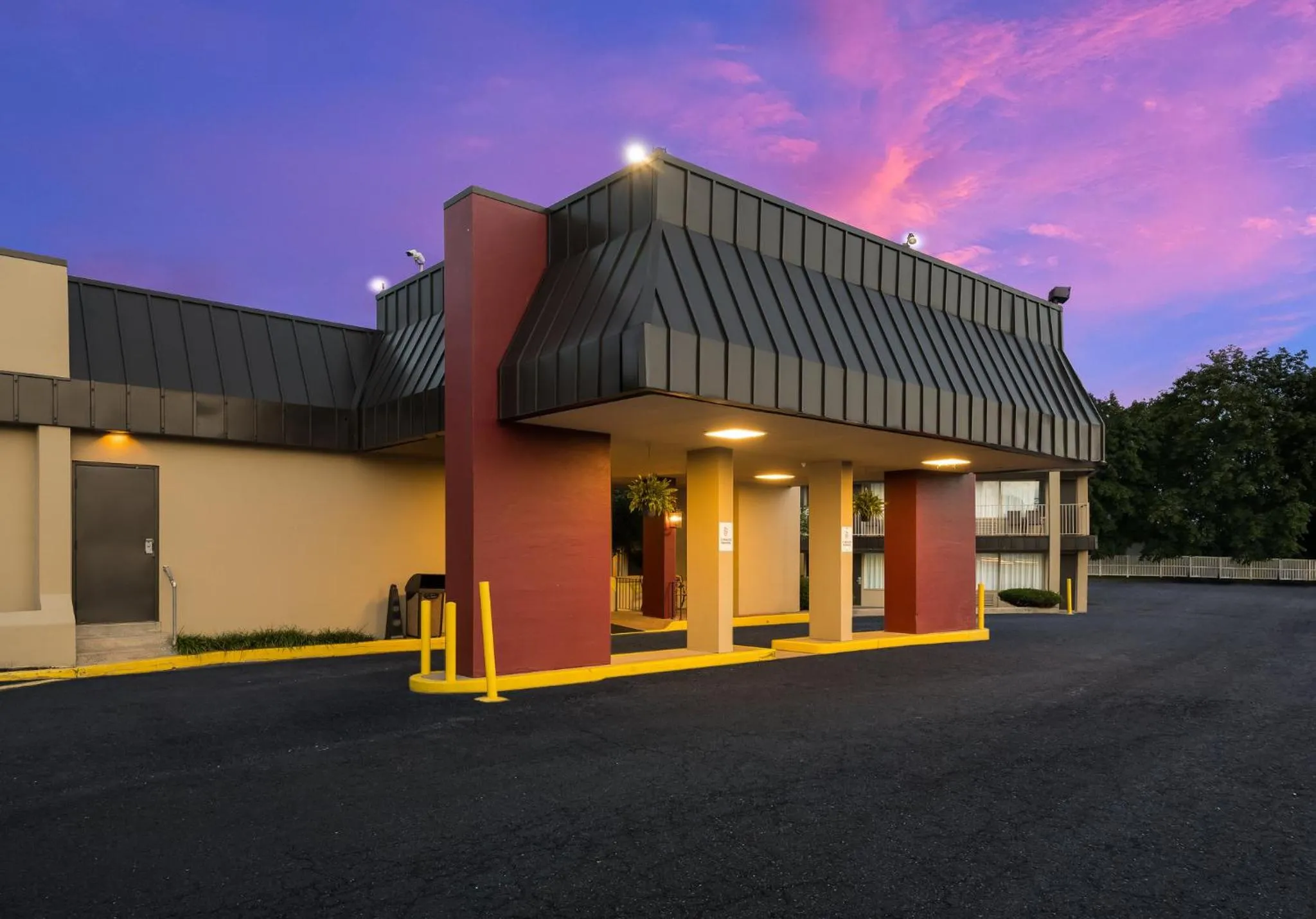 Property building in Red Roof Inn Reading