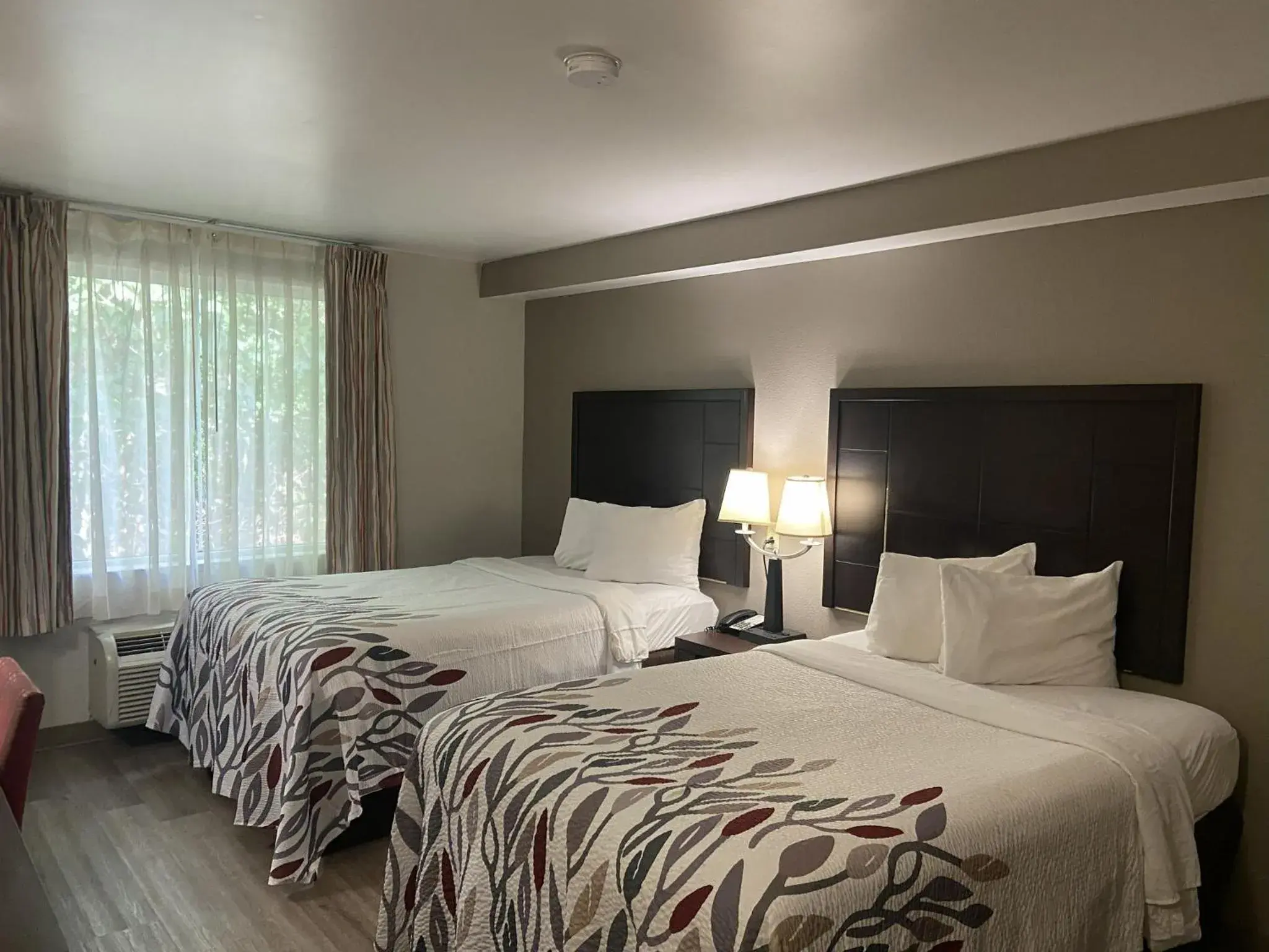 Standard Room with Two Double Beds Non-Smoking in Red Roof Inn Pittsburgh - McKnight Rd Standard Room with Two Double Beds Non-Smoking in Red Roof Inn Pittsburgh - McKnight Rd