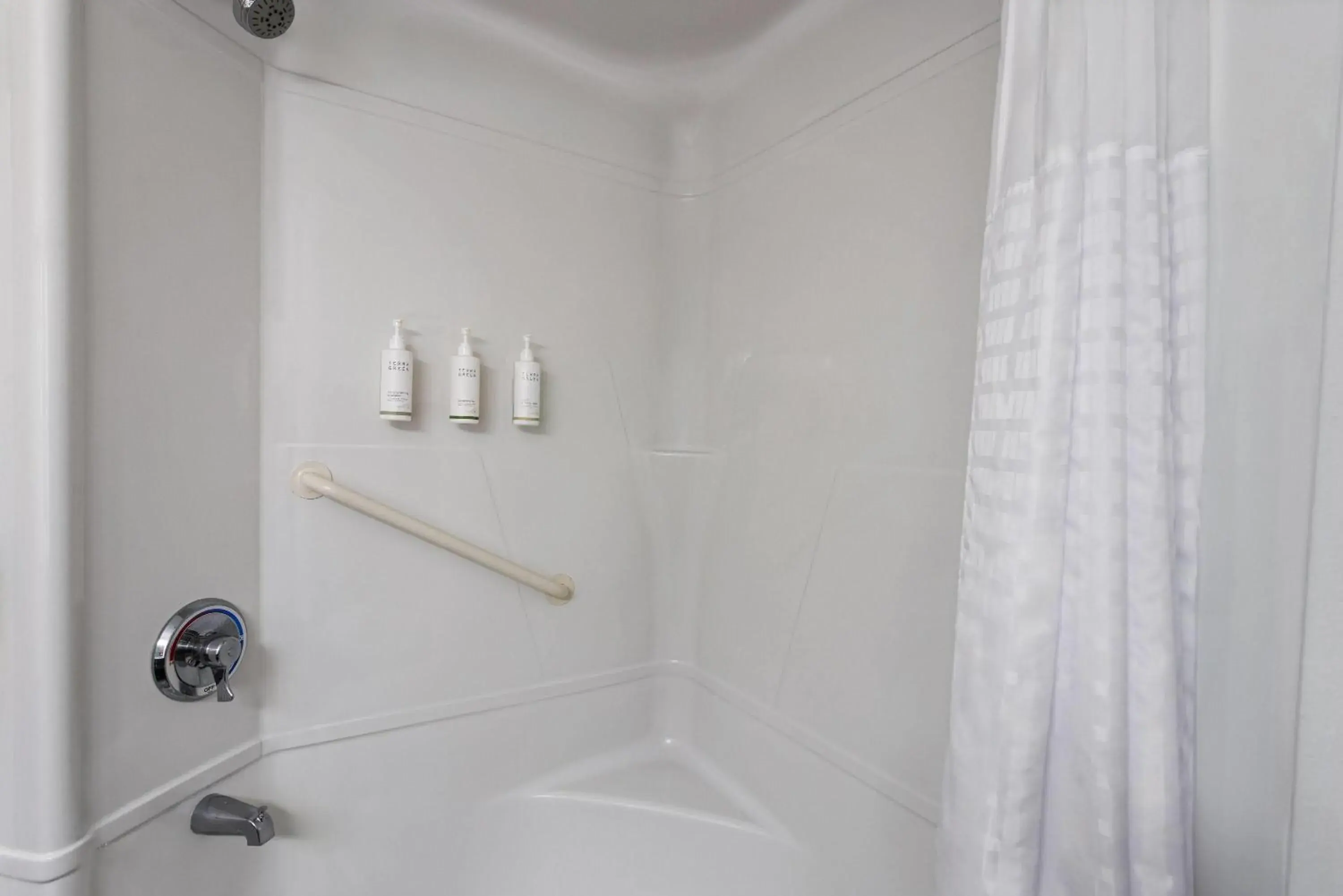 King Room - Non-Smoking in Days Inn by Wyndham Penn State King Room - Non-Smoking in Days Inn by Wyndham Penn State