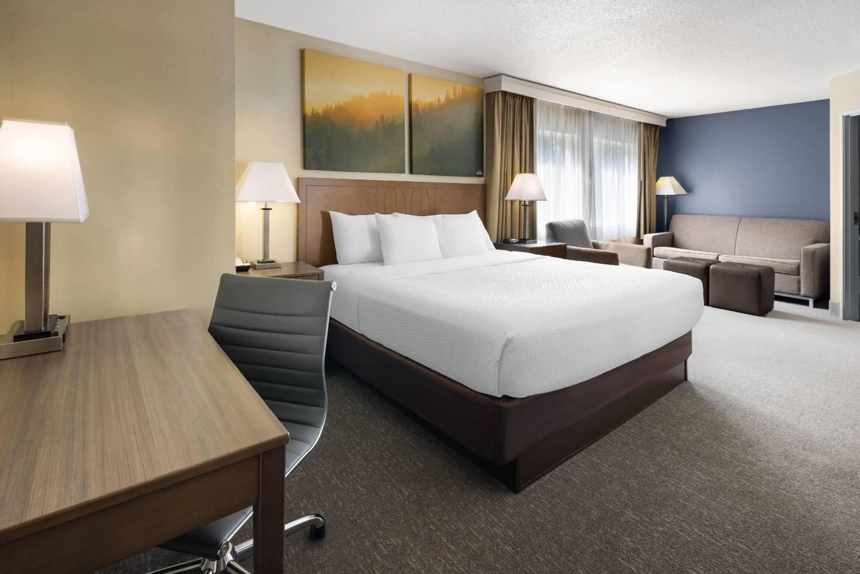 Photo of the whole room, Bed in Days Inn by Wyndham Penn State