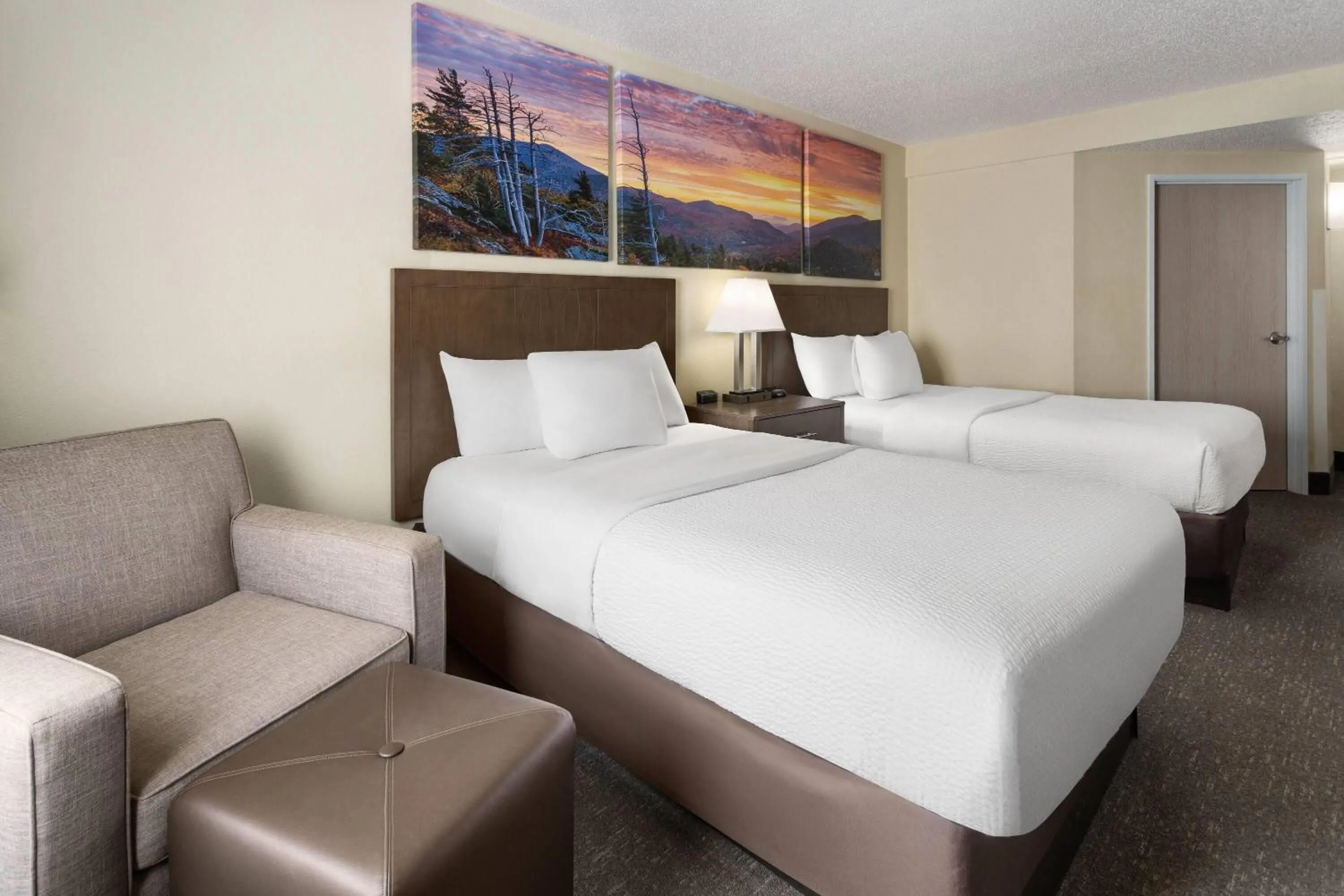 Photo of the whole room, Bed in Days Inn by Wyndham Penn State