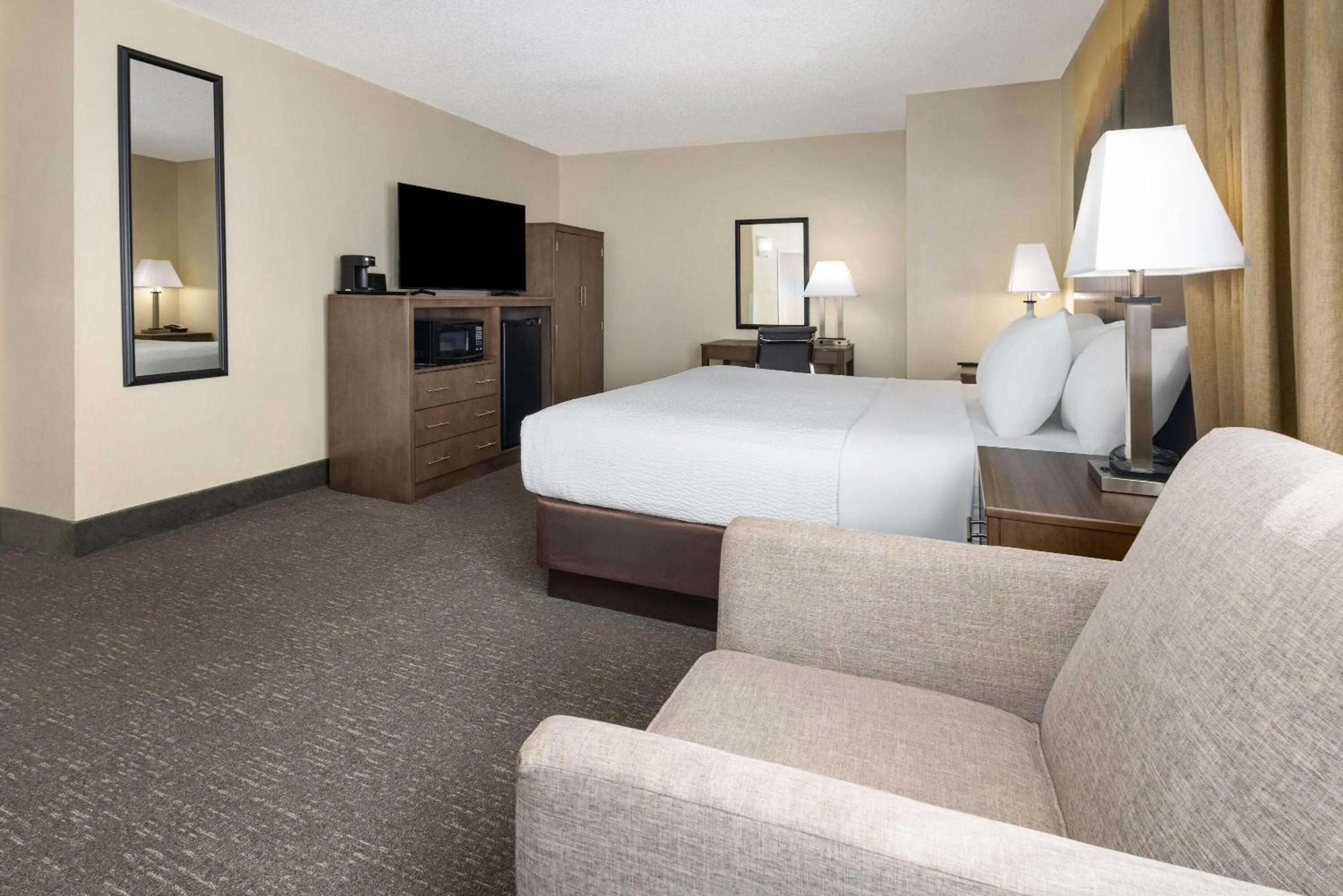 Photo of the whole room, Bed in Days Inn by Wyndham Penn State