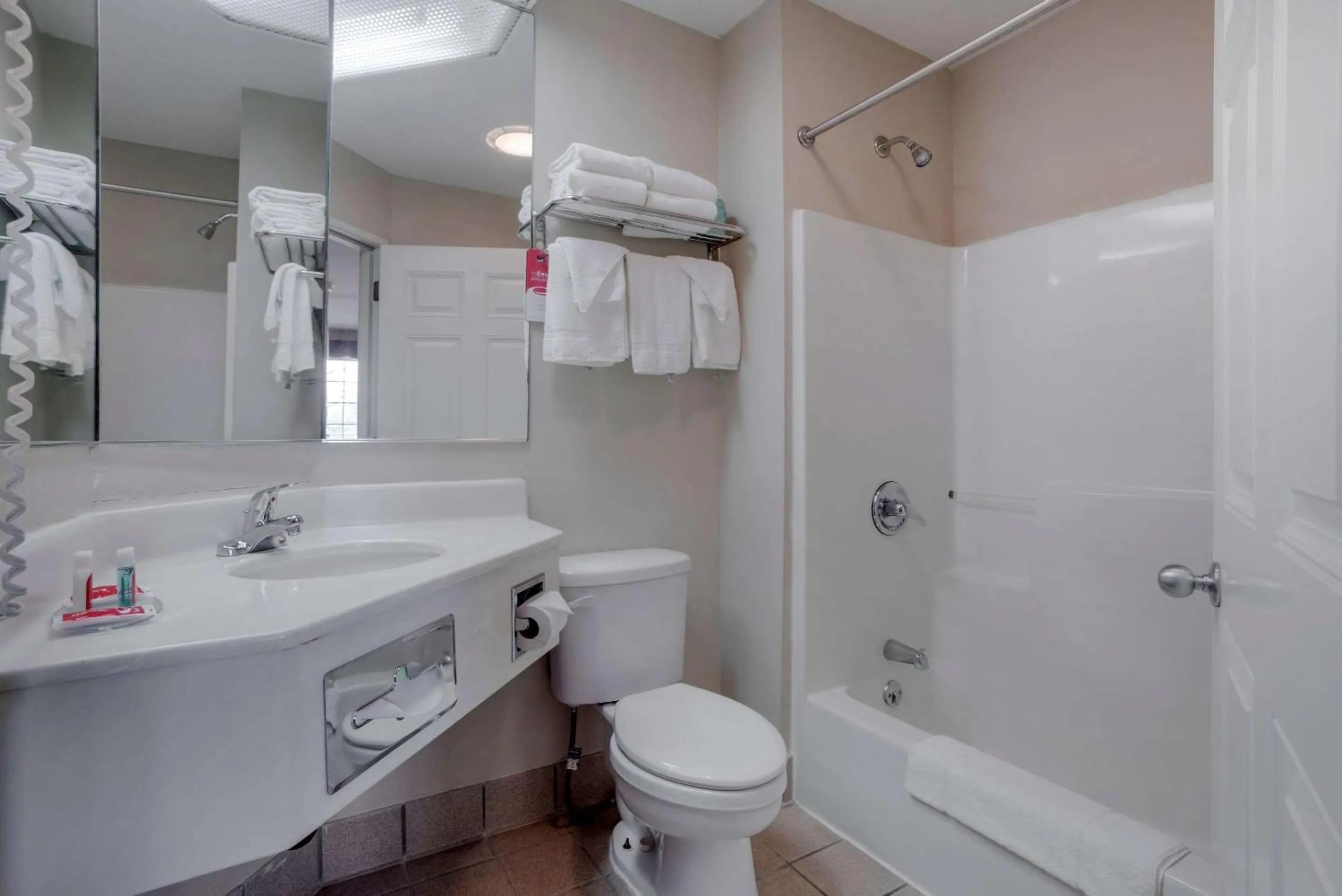 Bathroom in Americas Best Value Inn Gettysburg