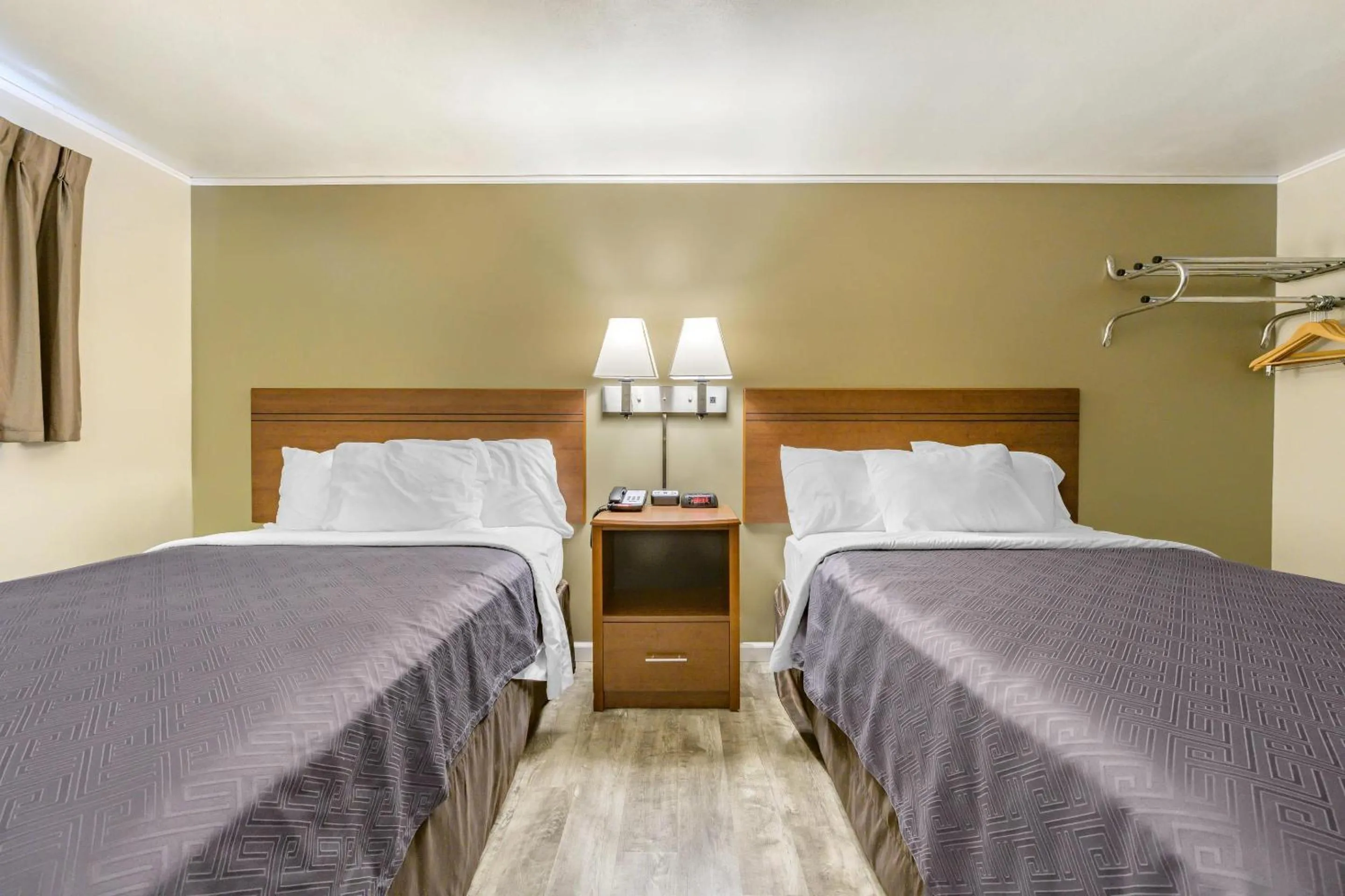 Bedroom in Econo Lodge Bellefonte I-99