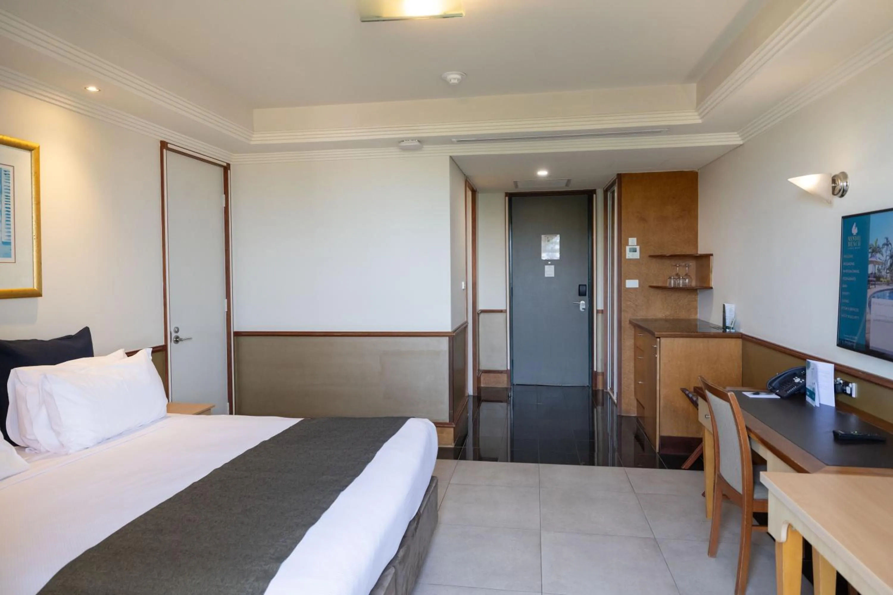 hair dresser, Bed in Mindil Beach Casino Resort