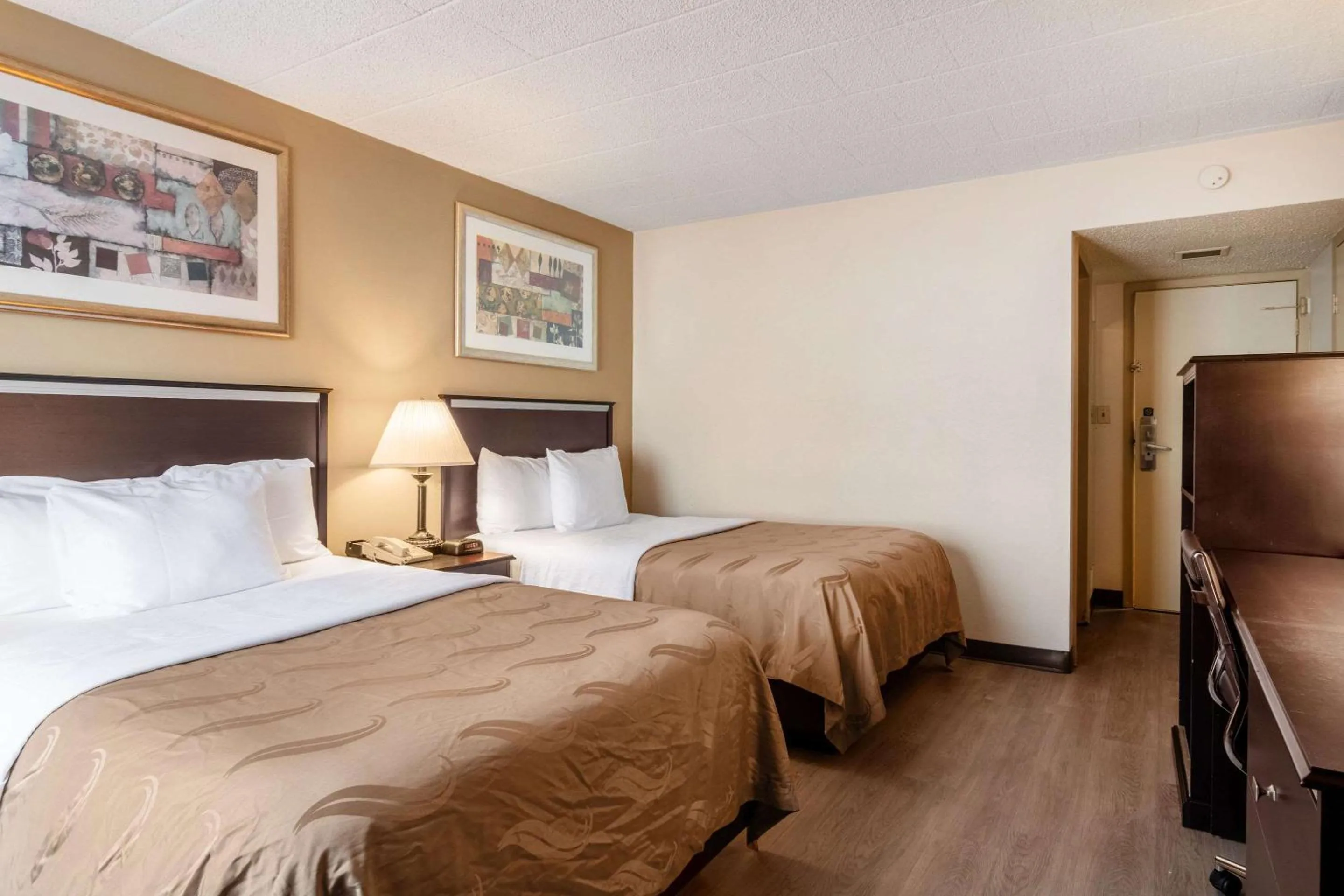 Photo of the whole room, Bed in Quality Inn & Suites Indiana South