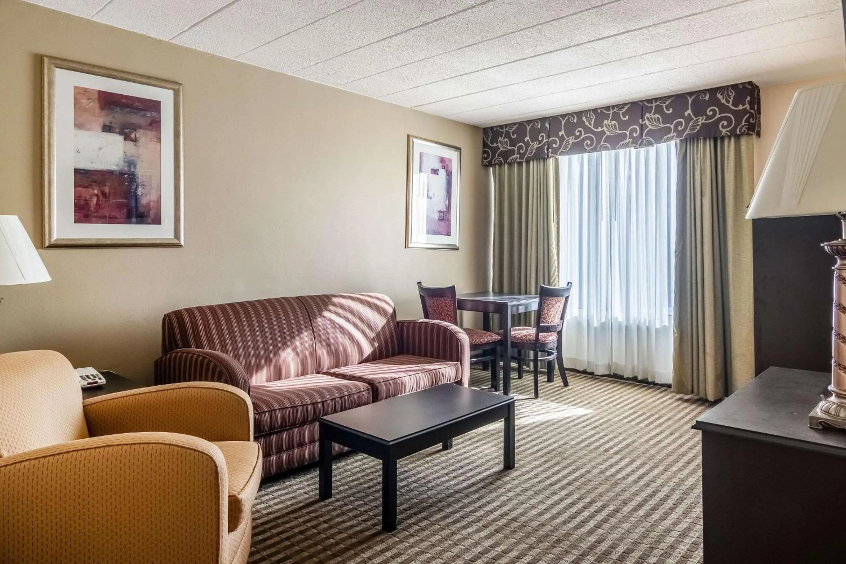 Photo of the whole room in Quality Inn & Suites Indiana South