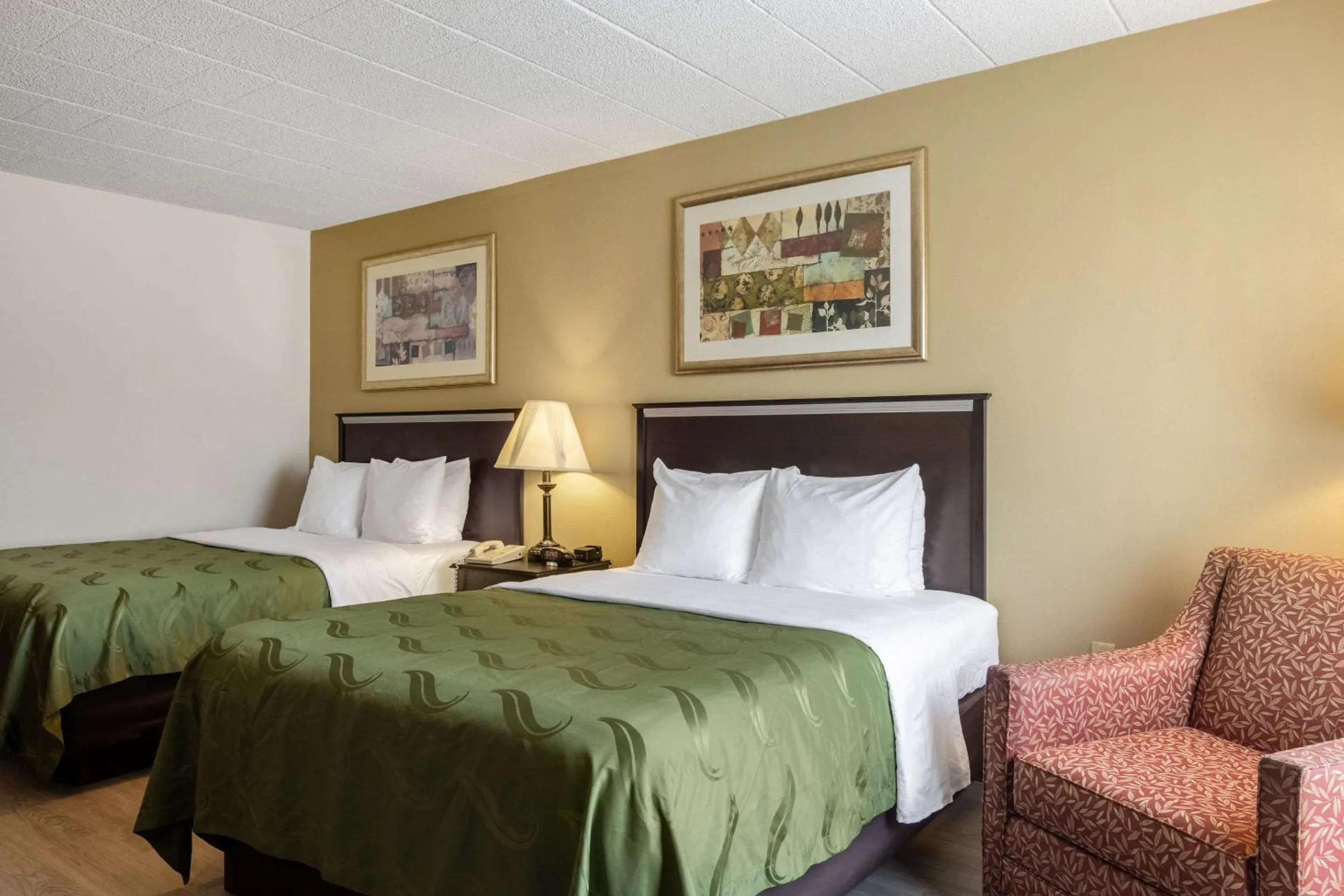 Photo of the whole room, Bed in Quality Inn & Suites Indiana South