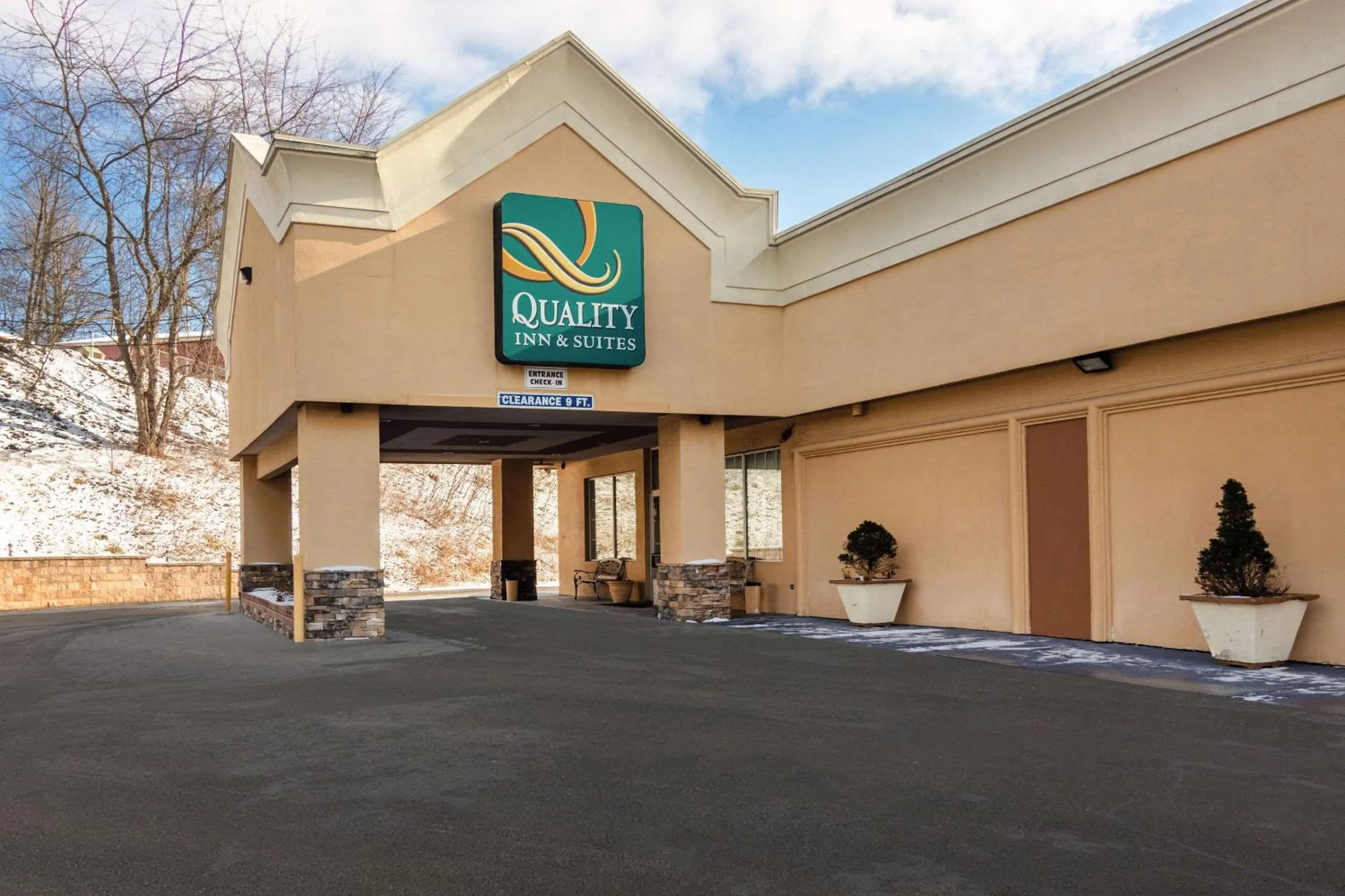 Property building in Quality Inn & Suites Indiana South