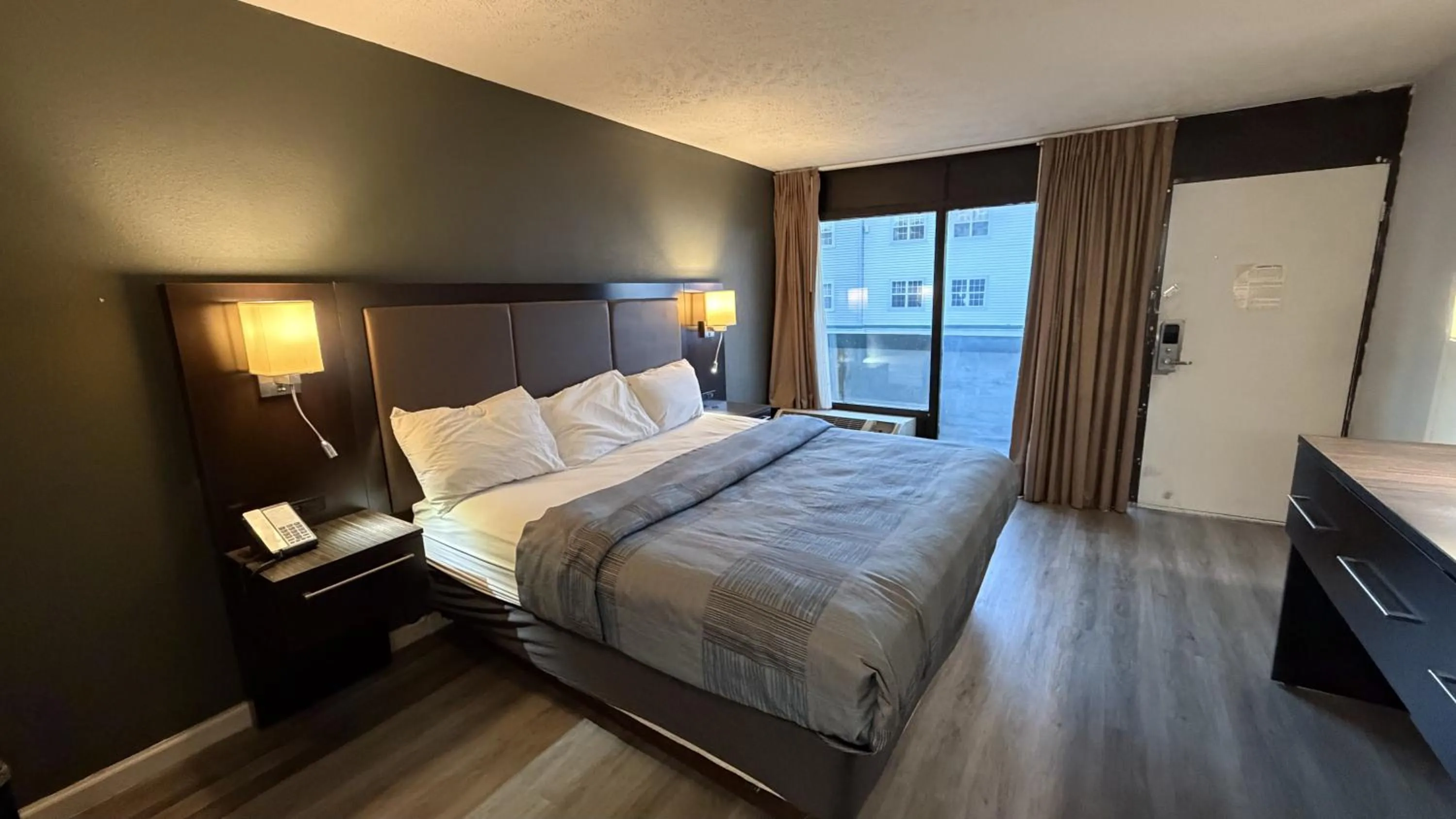 Bed in Wilkes-Barre Inn & Suites