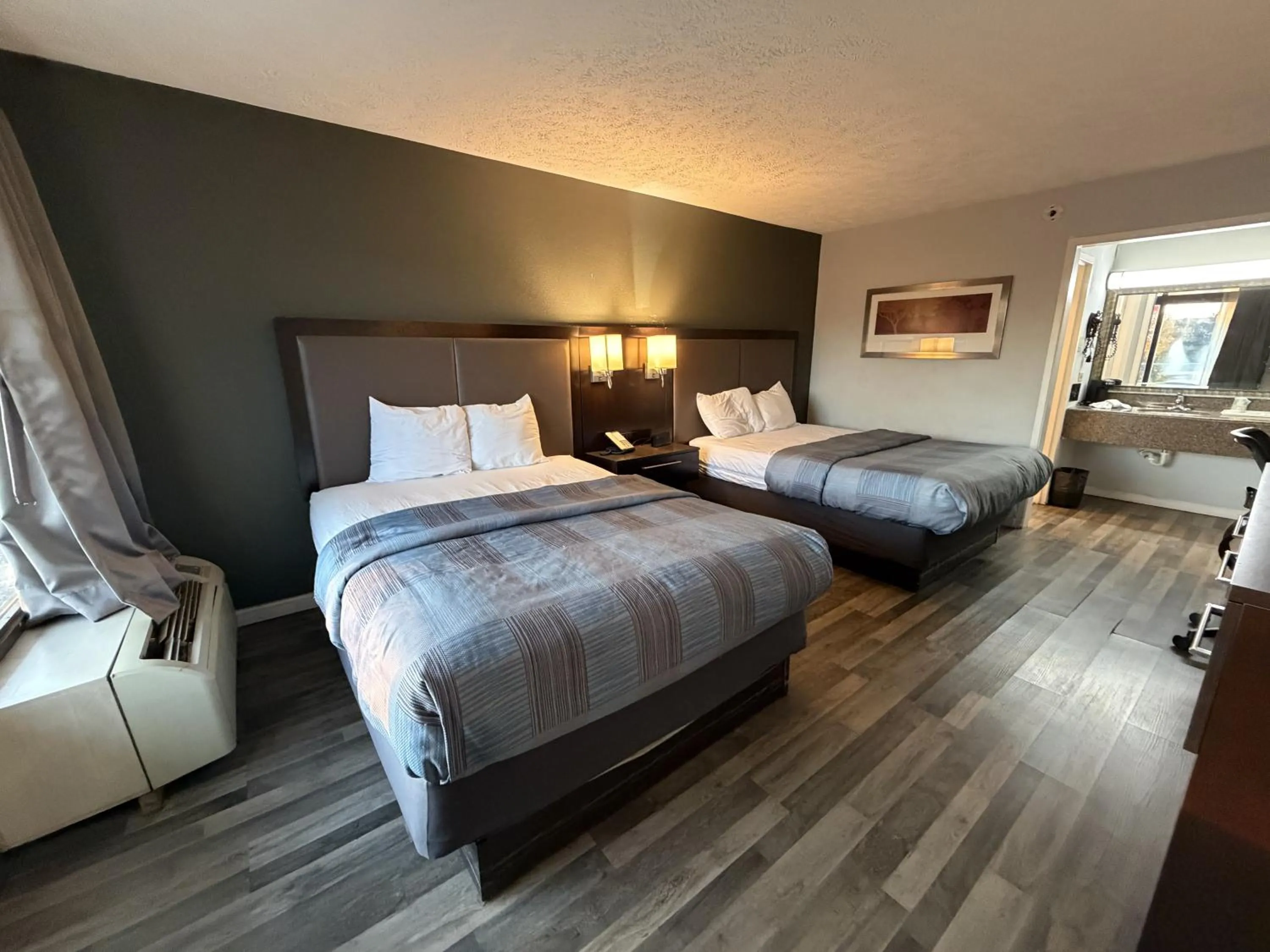 Bed in Wilkes-Barre Inn & Suites