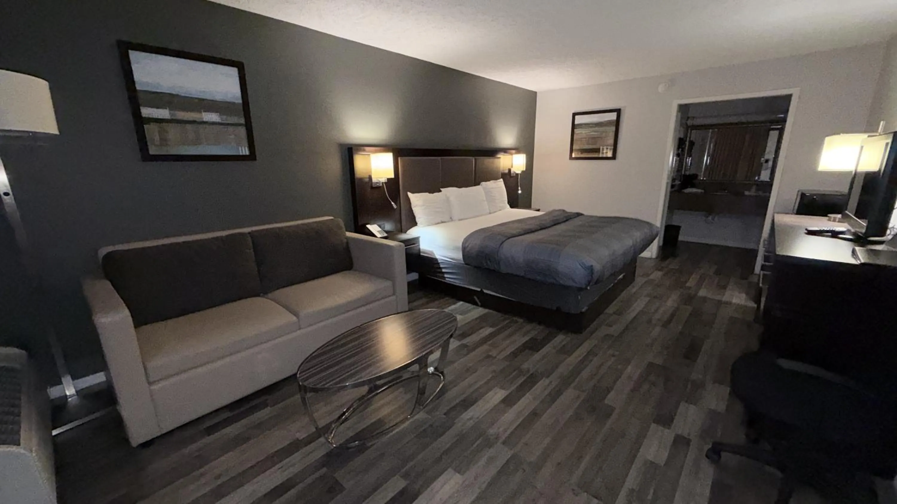 Bed in Wilkes-Barre Inn & Suites