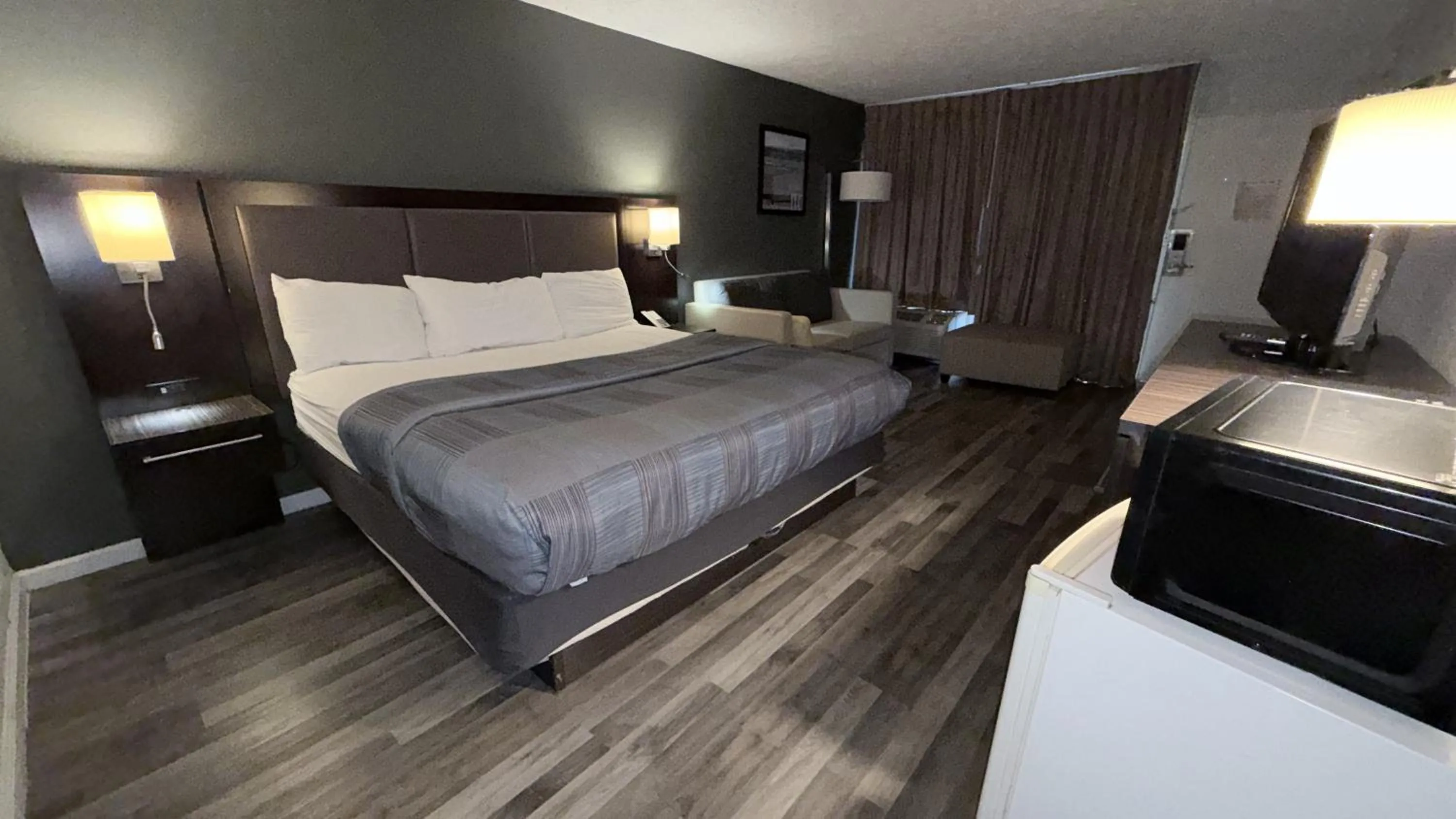 Bed in Wilkes-Barre Inn & Suites