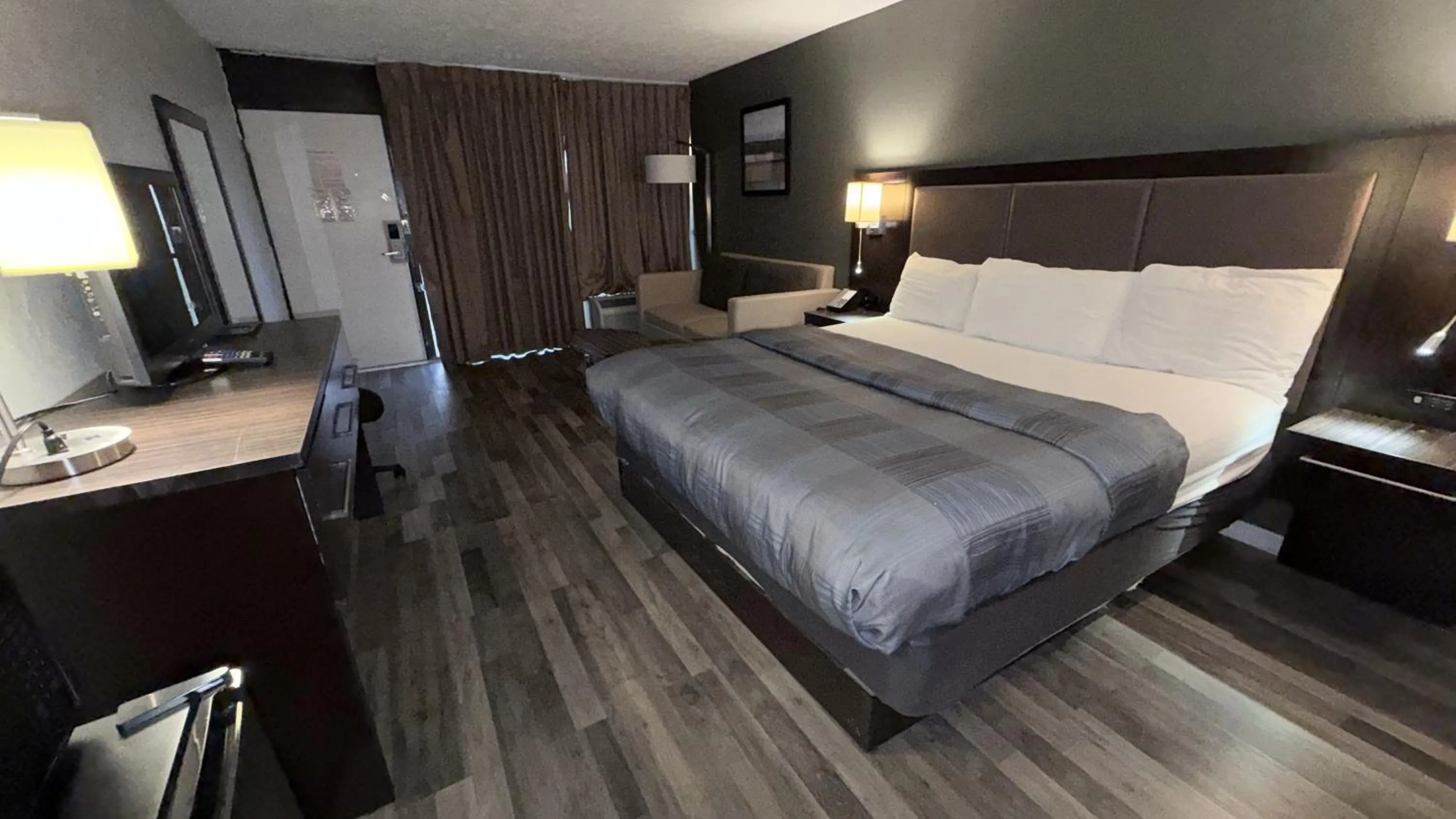 Bed in Wilkes-Barre Inn & Suites