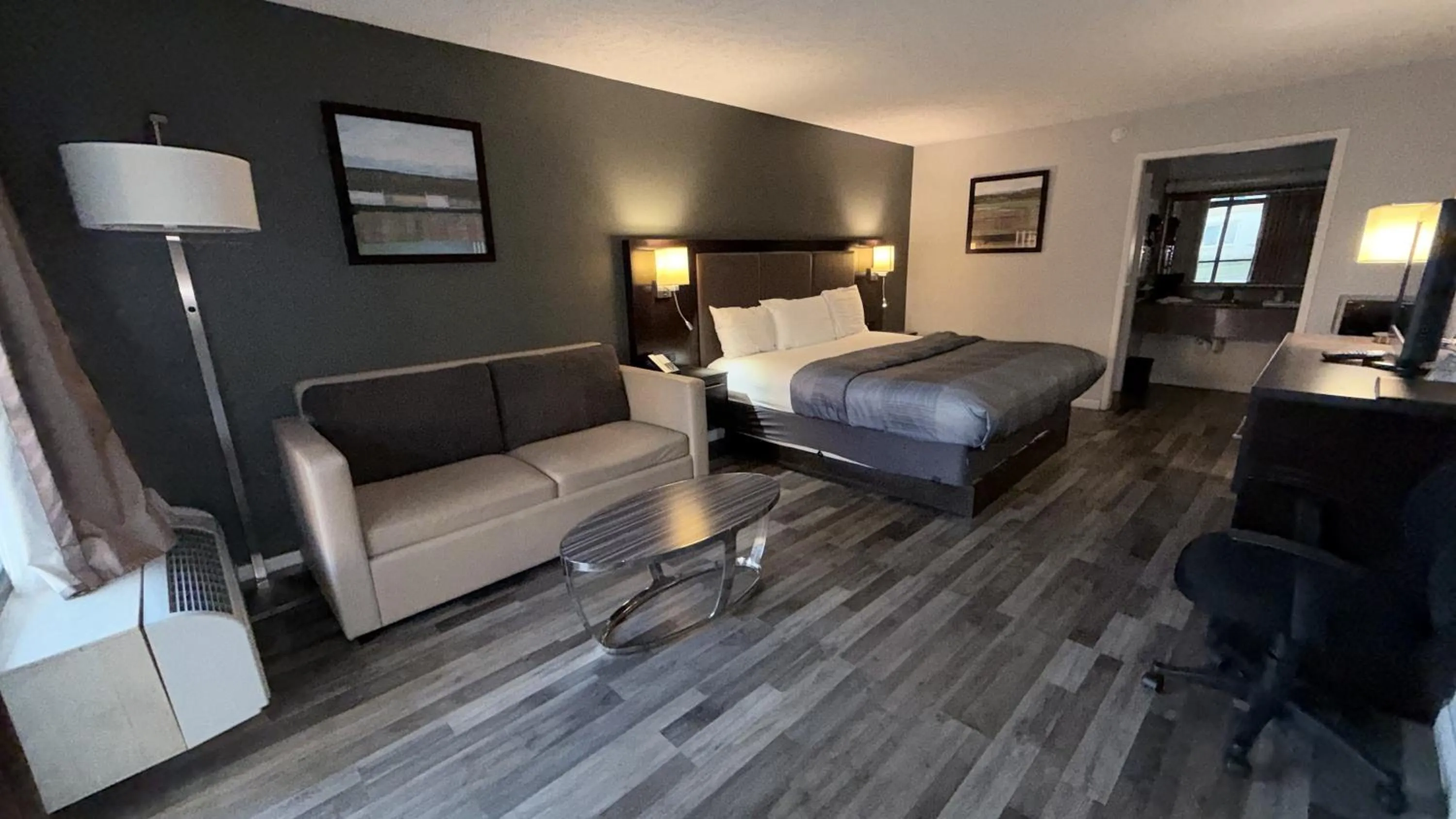 Bed in Wilkes-Barre Inn & Suites