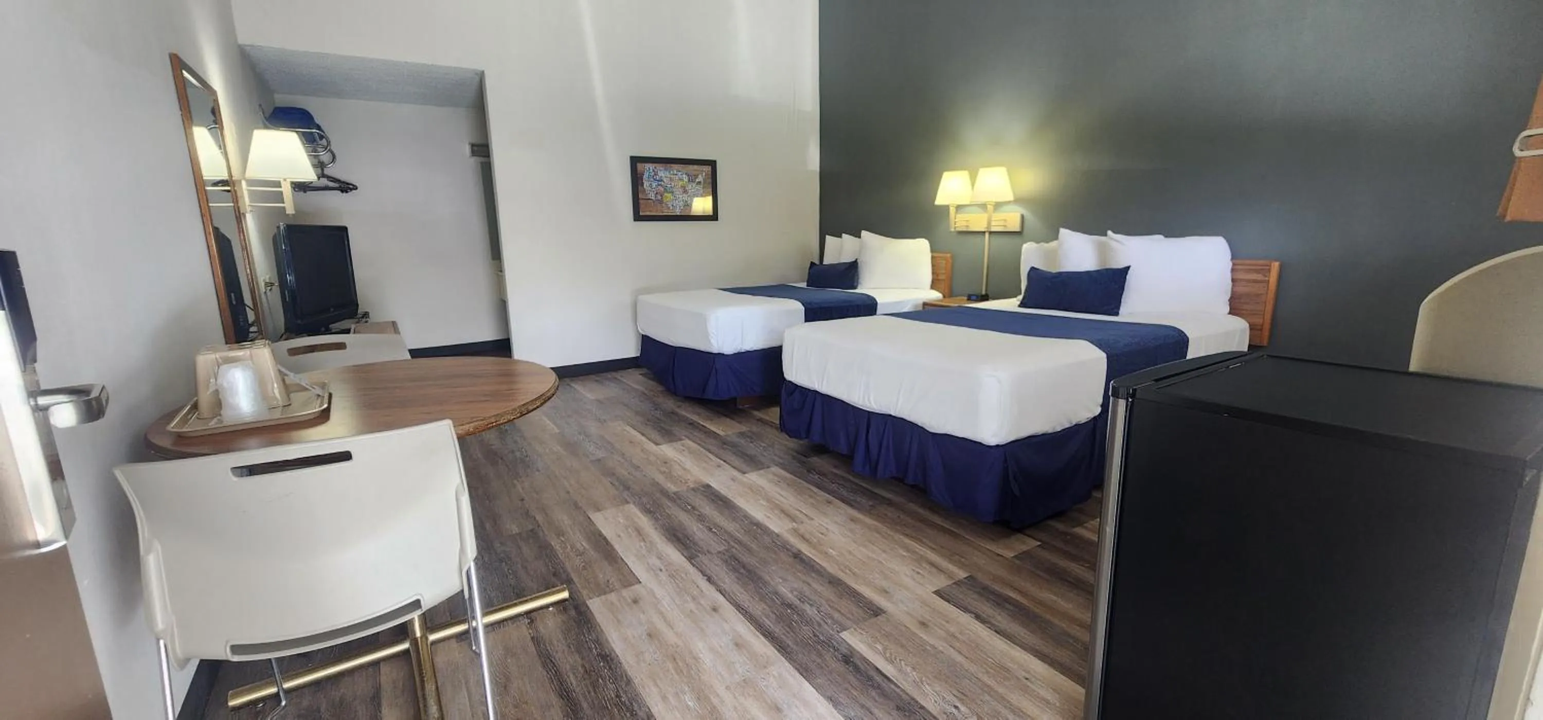 Photo of the whole room, Bed in Parkview Inn and Conference Center