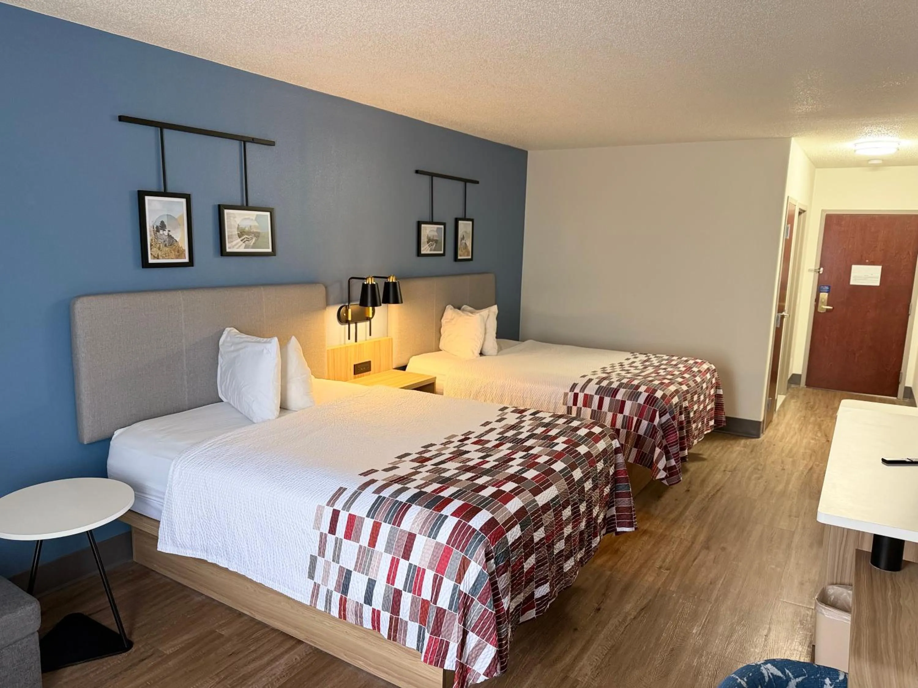 Bed in Red Roof Inn & Suites Bloomsburg - Mifflinville