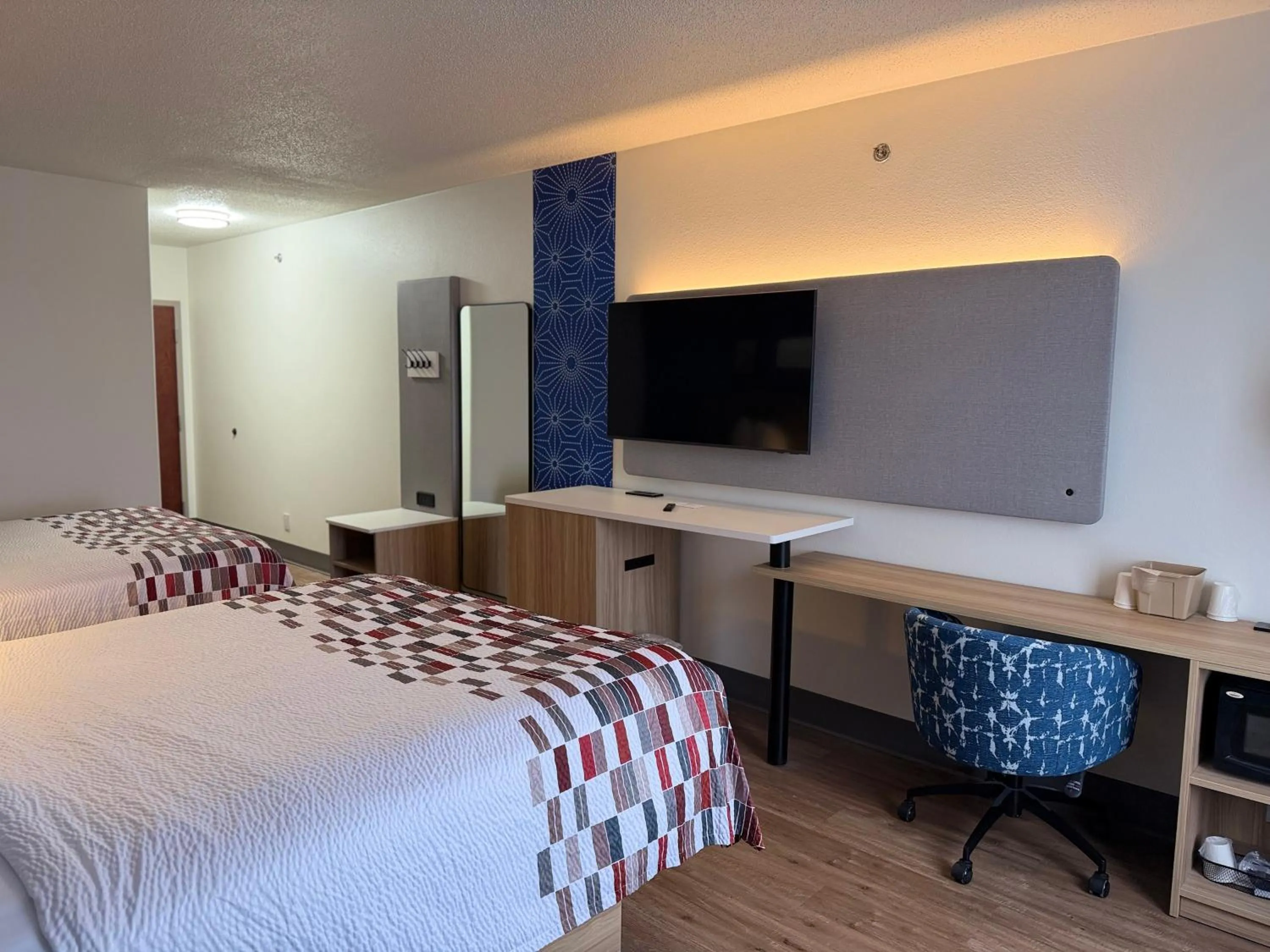 Bed in Red Roof Inn & Suites Bloomsburg - Mifflinville