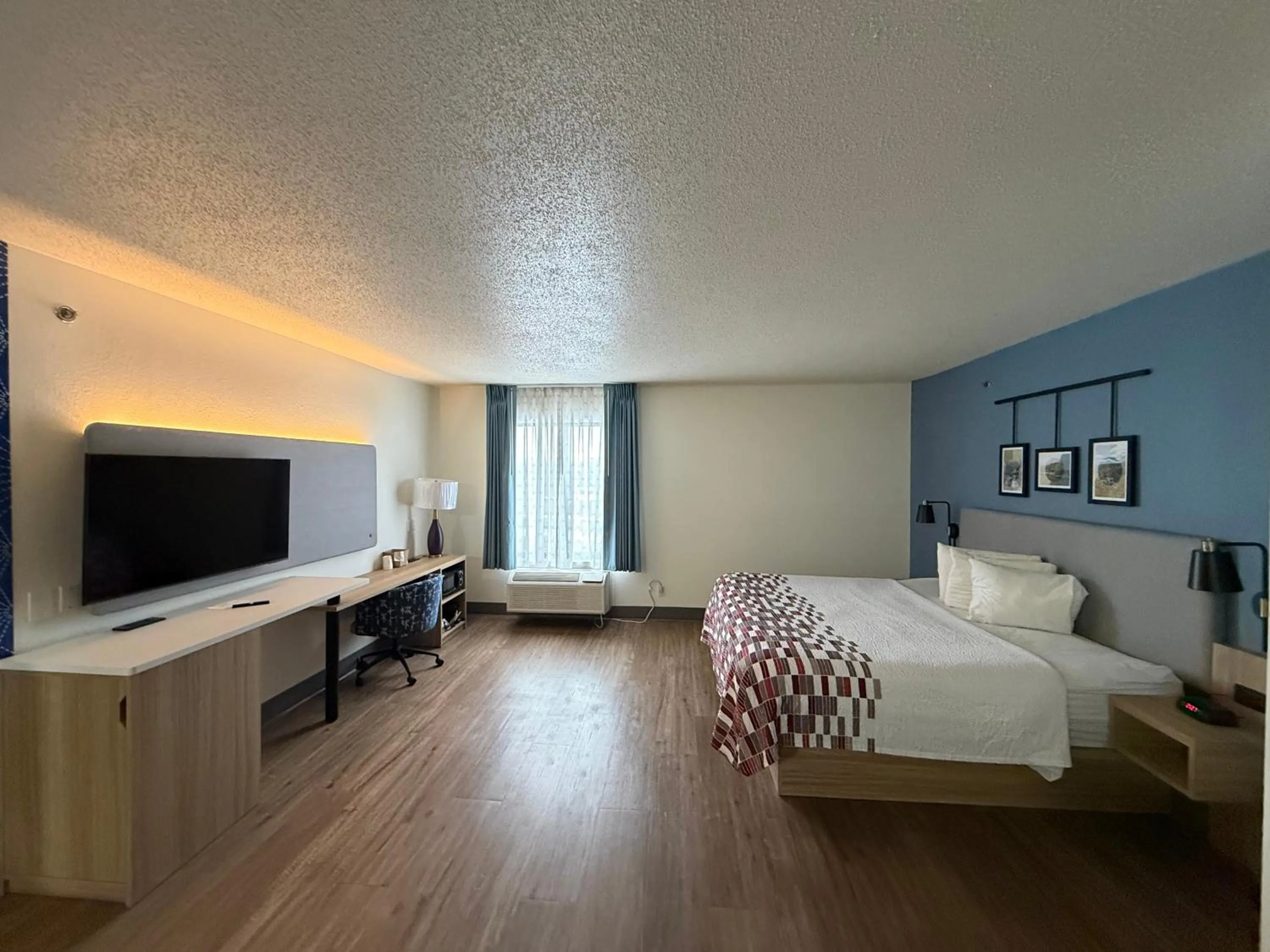 Bed in Red Roof Inn & Suites Bloomsburg - Mifflinville