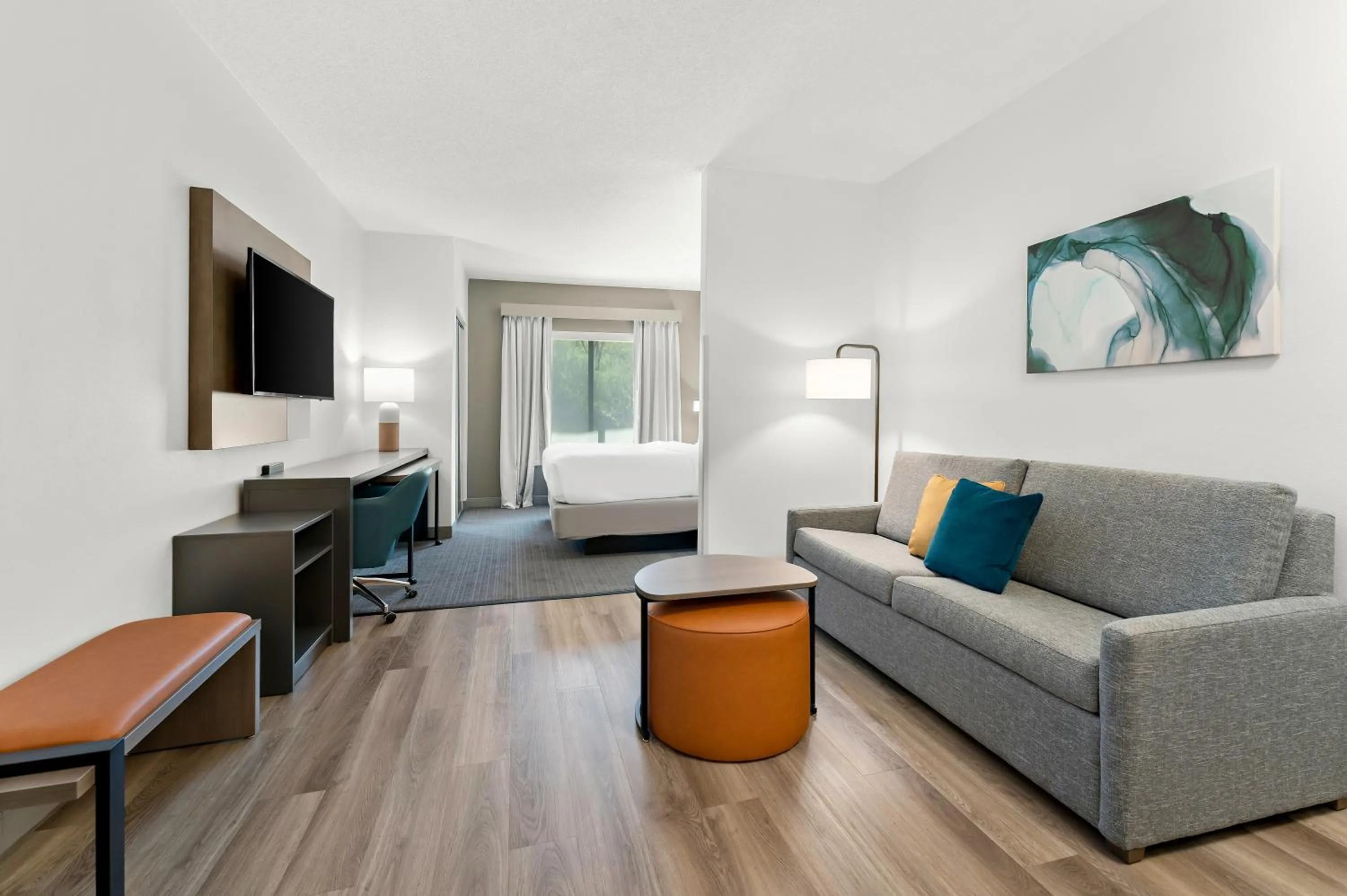 Living room, Bed in Comfort Inn & Suites Tunkhannock