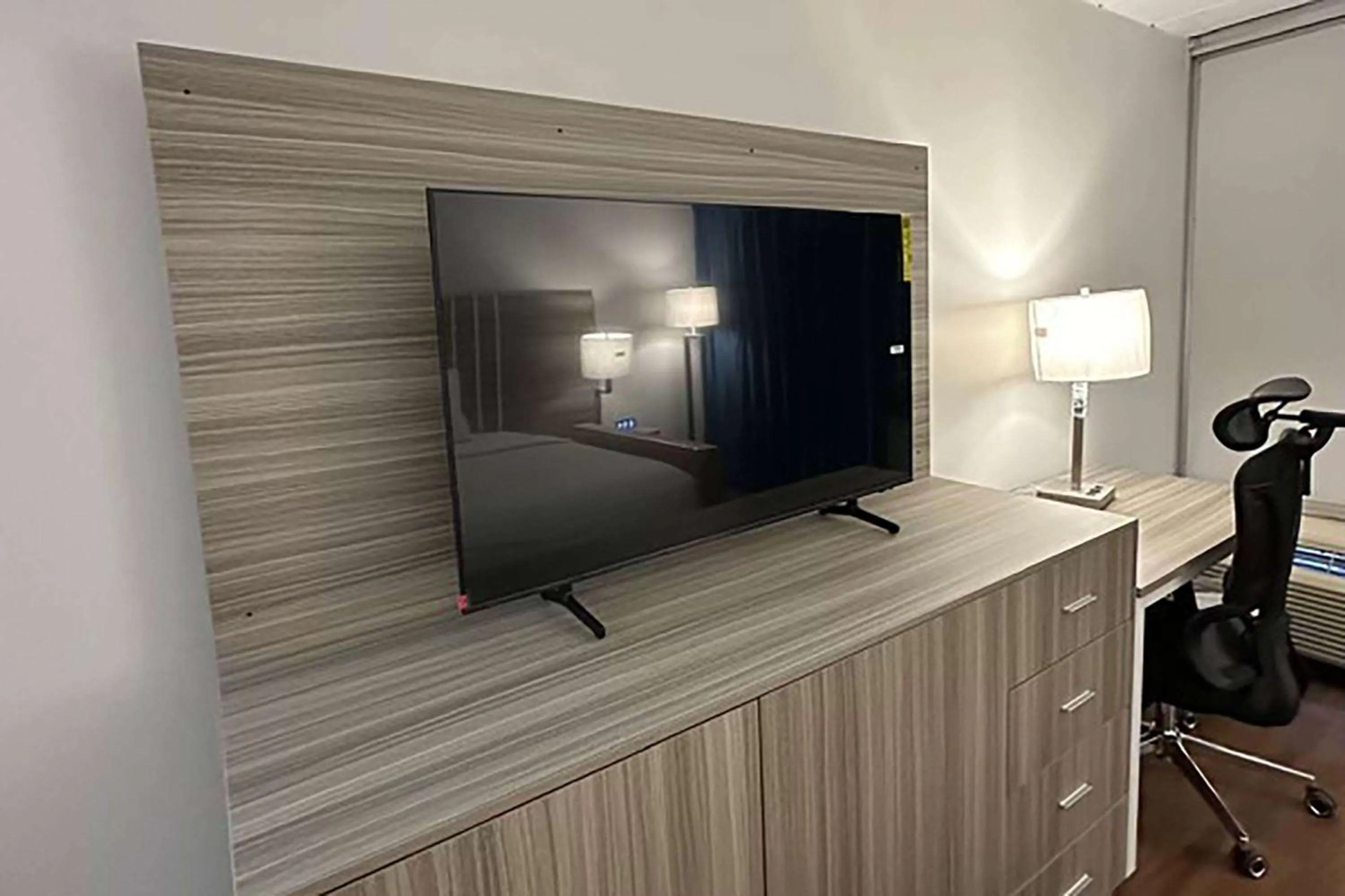 Photo of the whole room in Baymont by Wyndham Milesburg