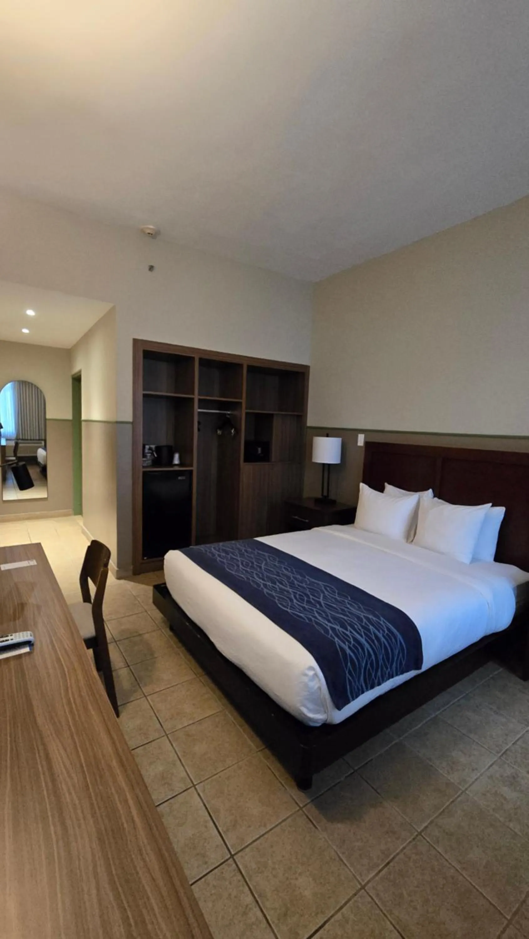 Photo of the whole room, Bed in Comfort Inn & Suites