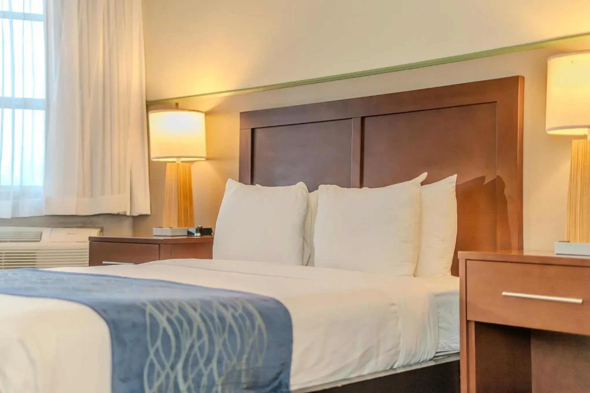 Standard Queen Room - Ocean View in Comfort Inn & Suites Standard Queen Room - Ocean View in Comfort Inn & Suites