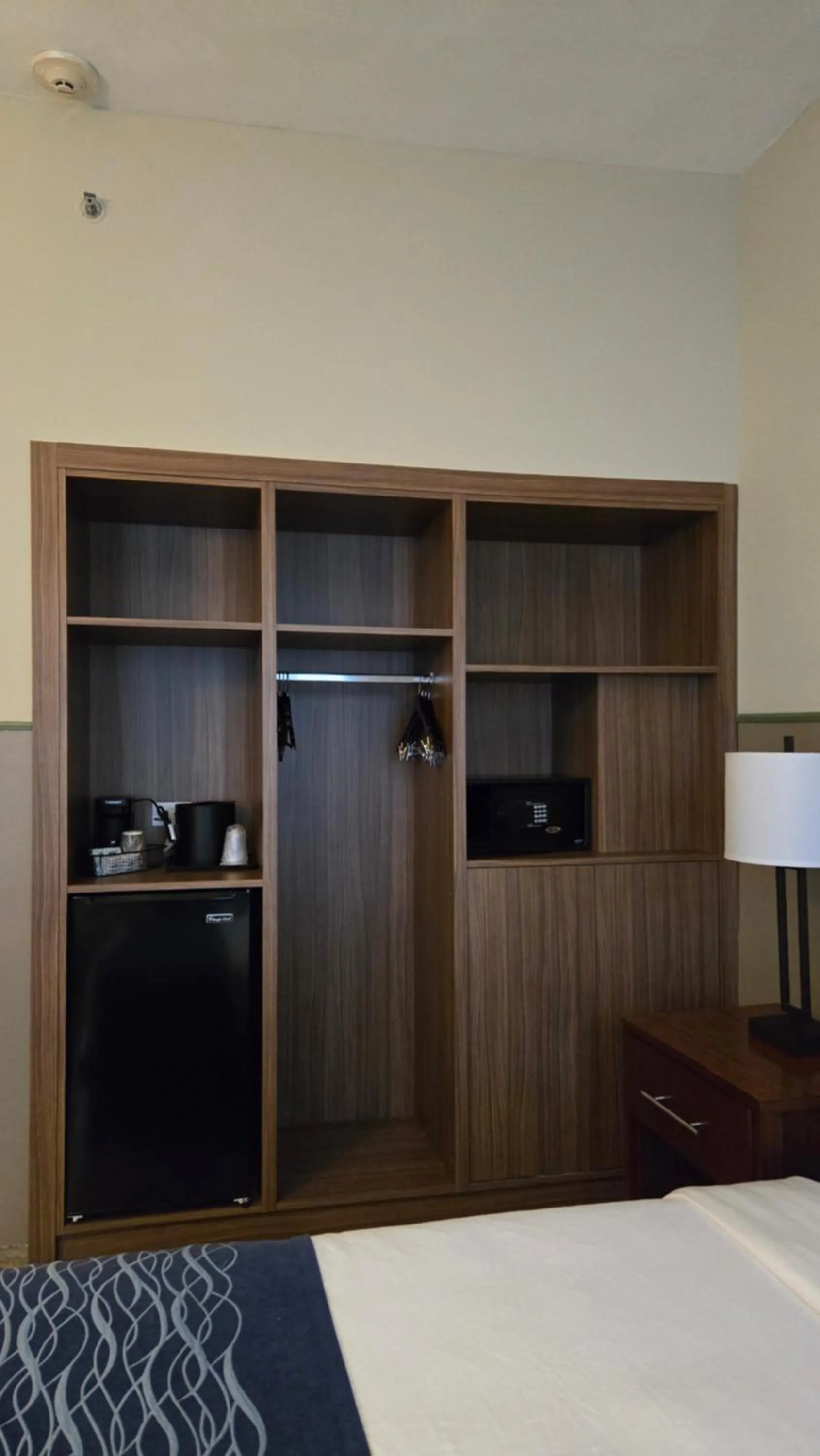 storage, Bed in Comfort Inn & Suites