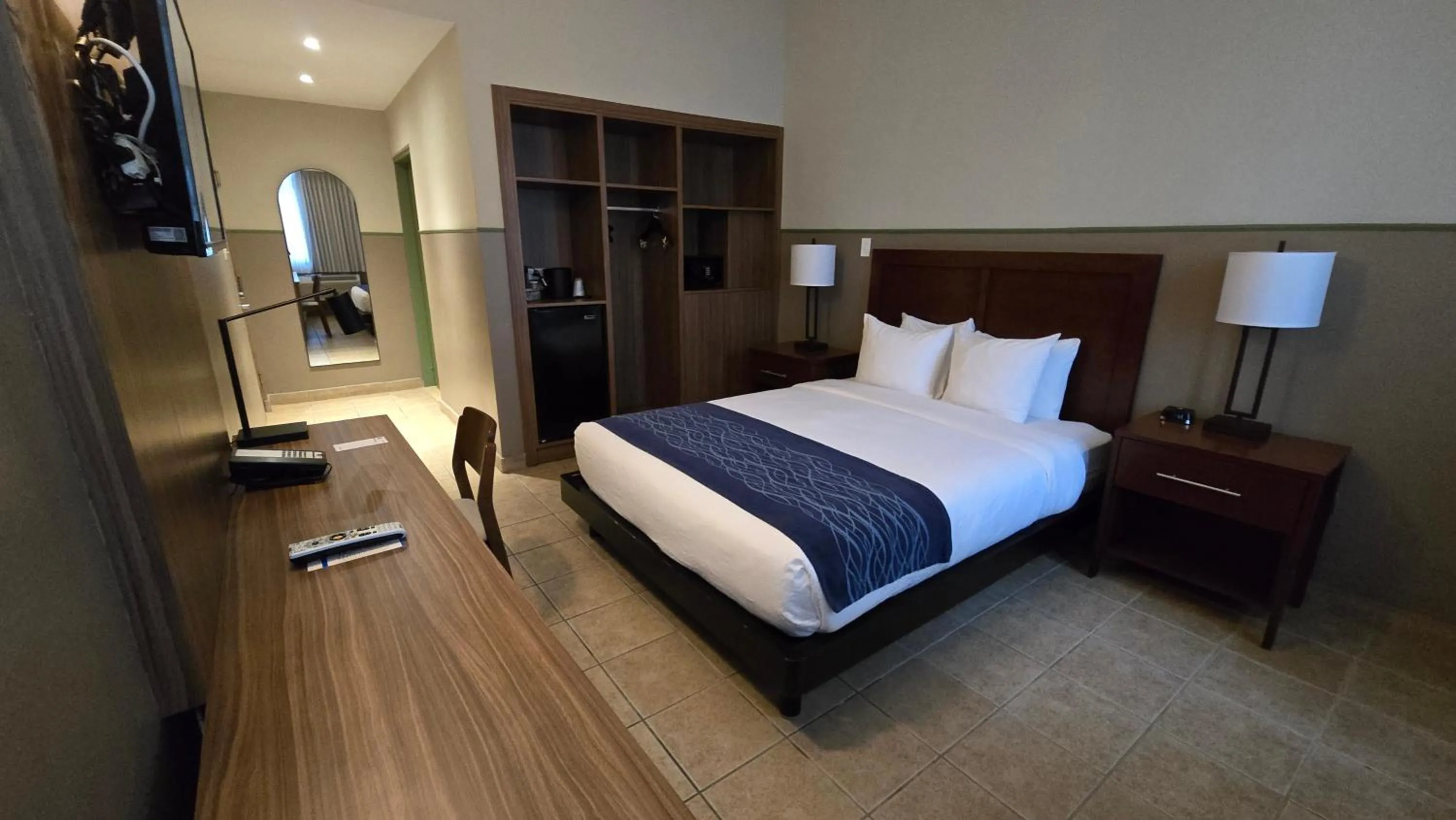 Photo of the whole room, Bed in Comfort Inn & Suites