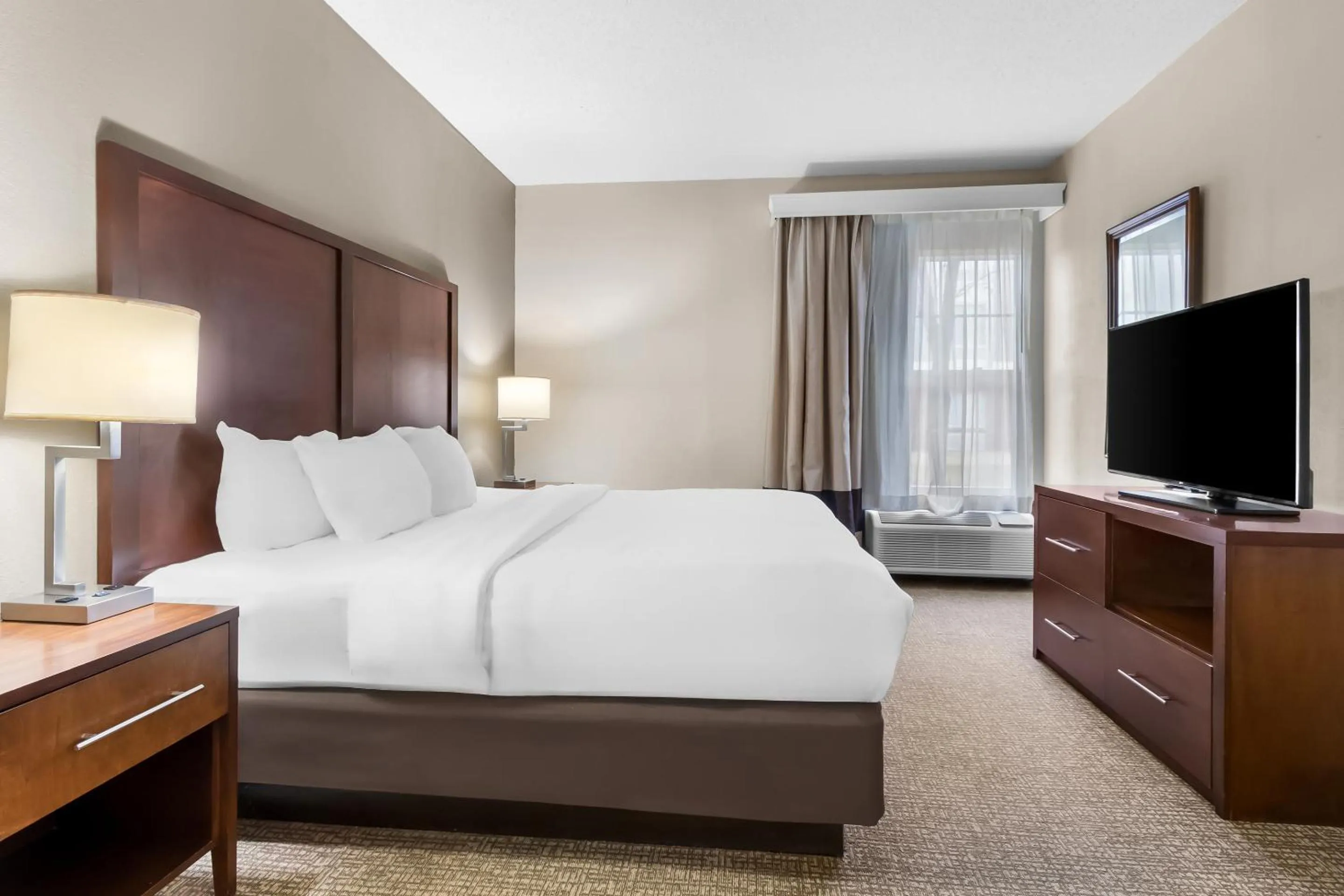 Photo of the whole room, Bed in Comfort Suites Sumter near Shaw AFB