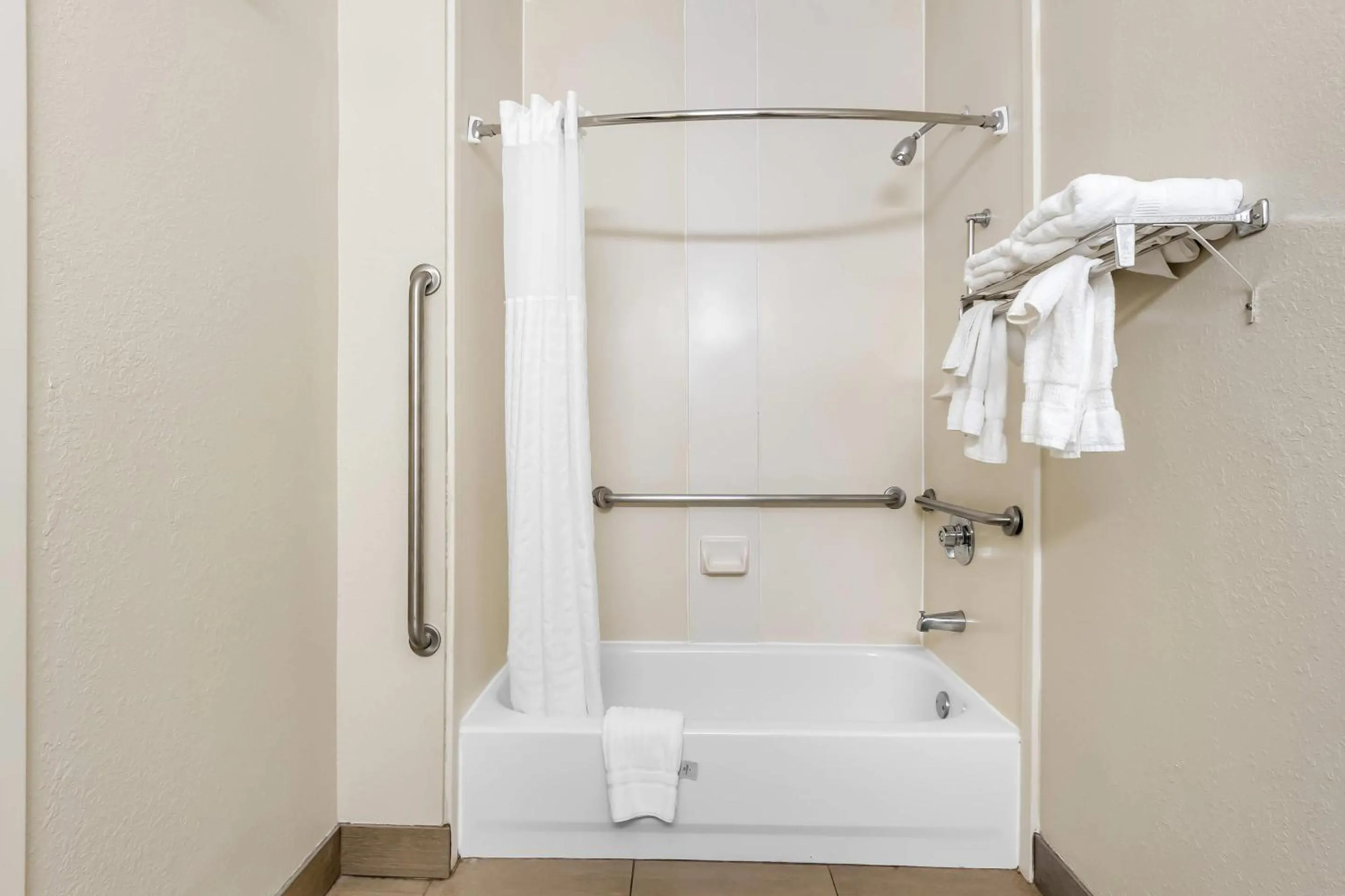 Bedroom in Comfort Suites Sumter near Shaw AFB