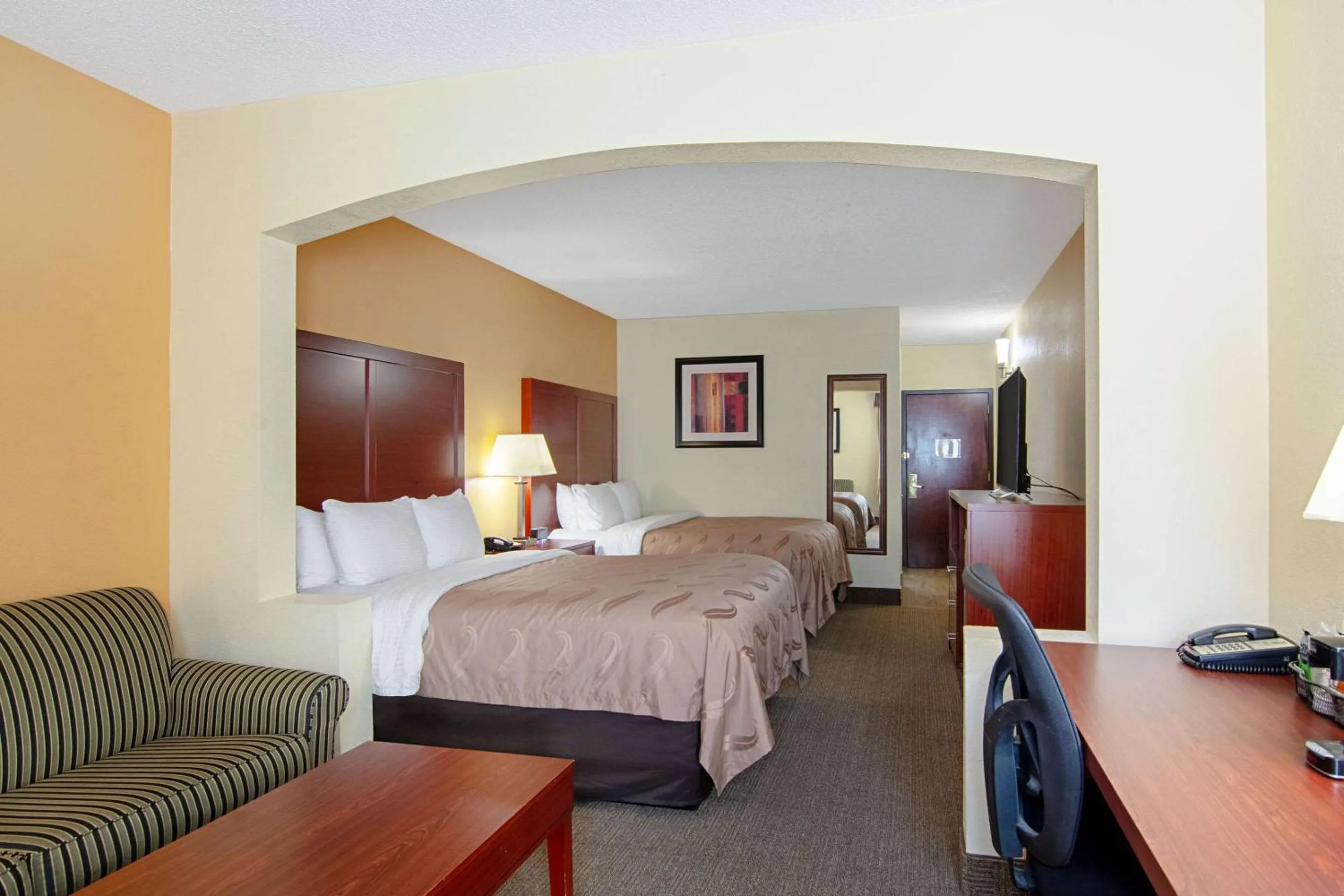 Photo of the whole room, Bed in Quality Inn & Suites Richburg I-77