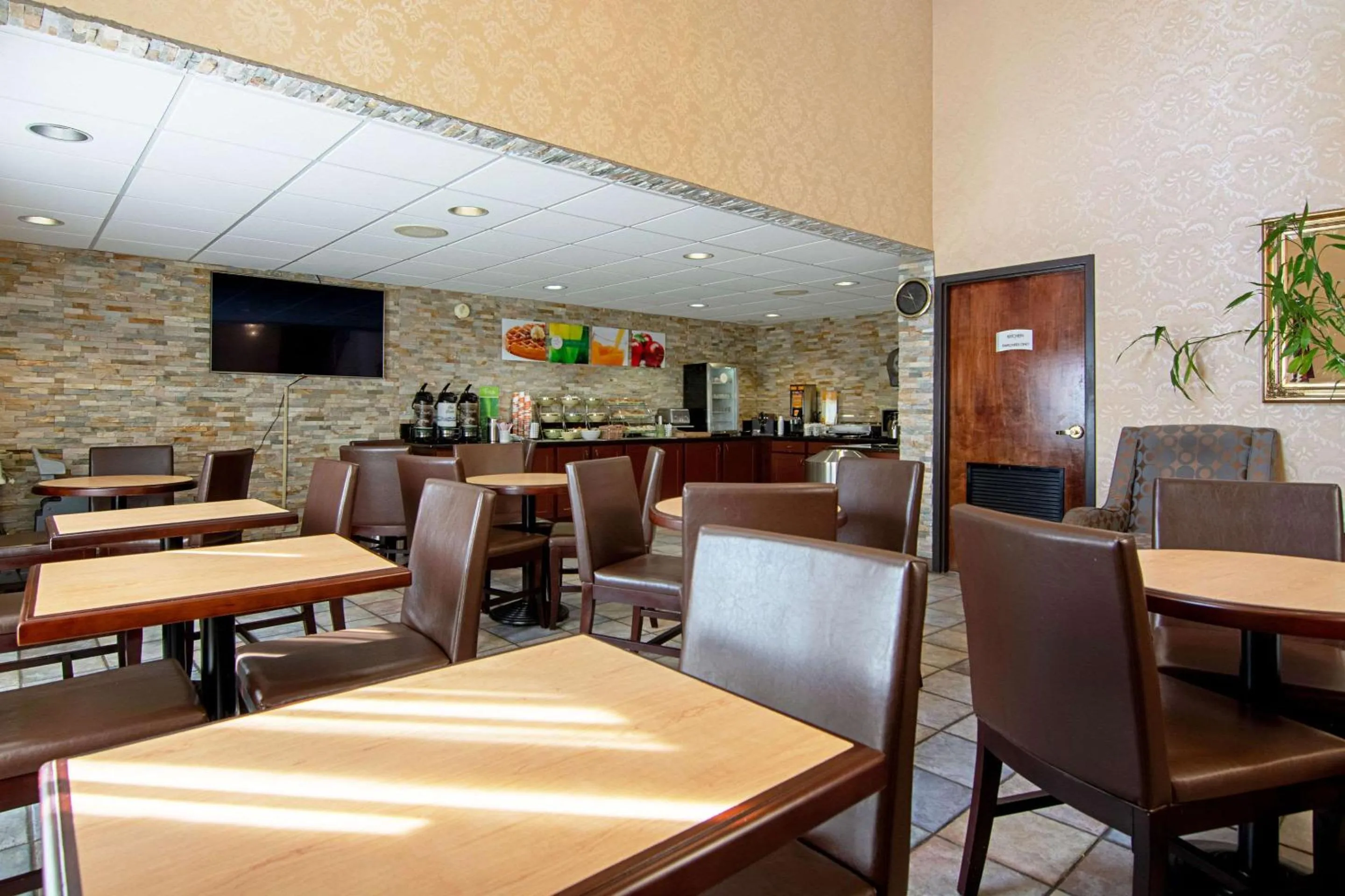 Restaurant/places to eat in Quality Inn & Suites Richburg I-77